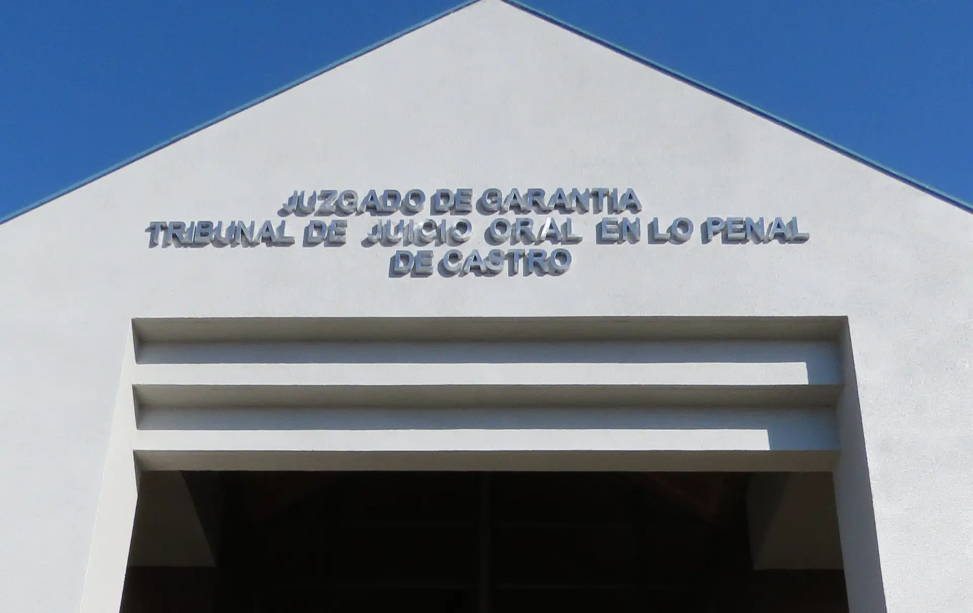 Lee más sobre el artículo Tres adolescentes enfrentan la justicia tras intento de robo con violencia en Castro