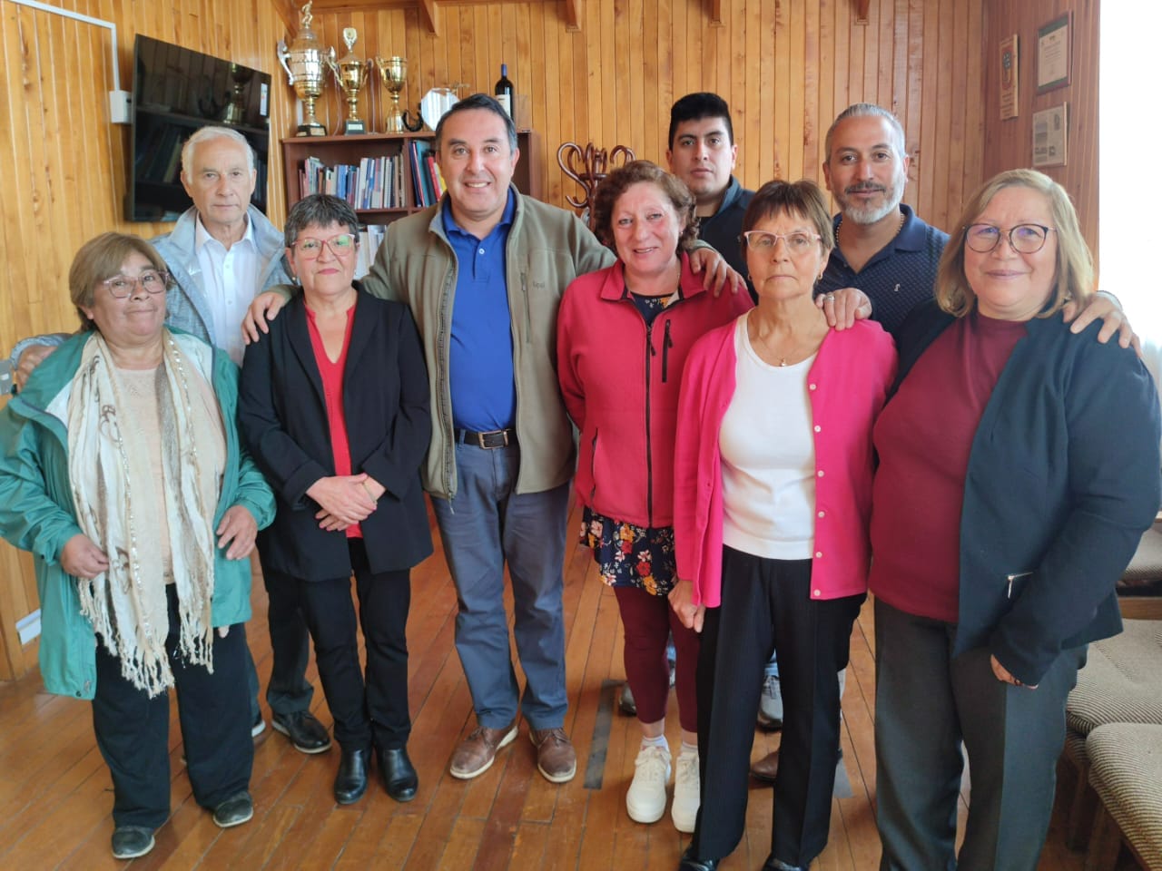 Lee más sobre el artículo Cinco asistentes de educación en Queilen reciben bono de incentivo al retiro