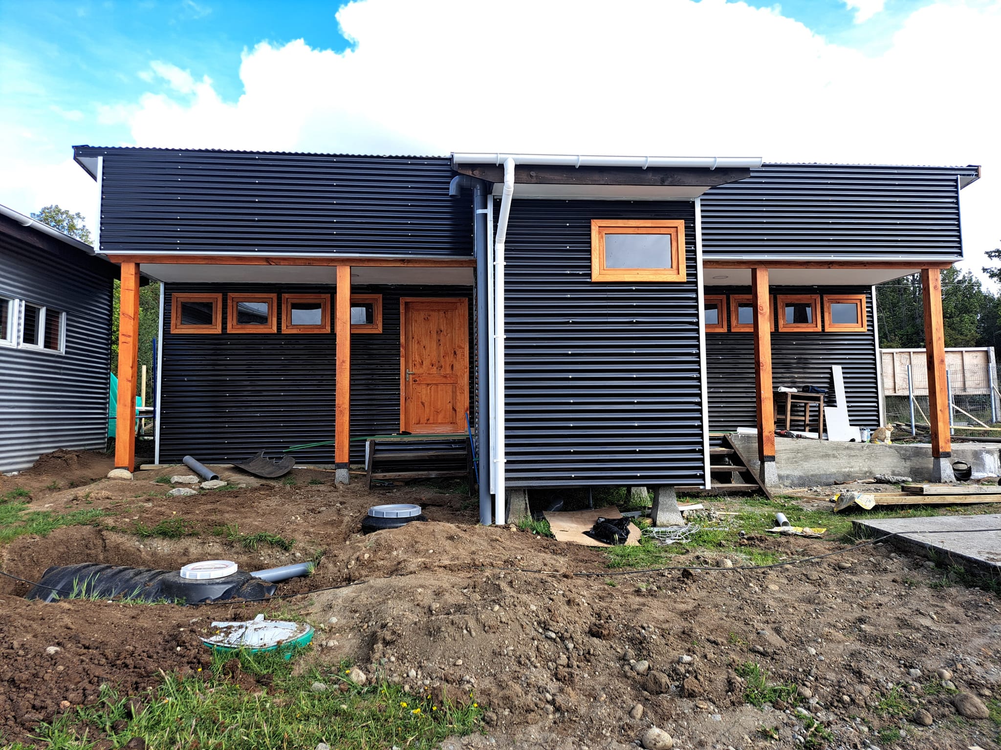 Lee más sobre el artículo Nuevos camarines y cierre perimetral para el club deportivo villa el lago