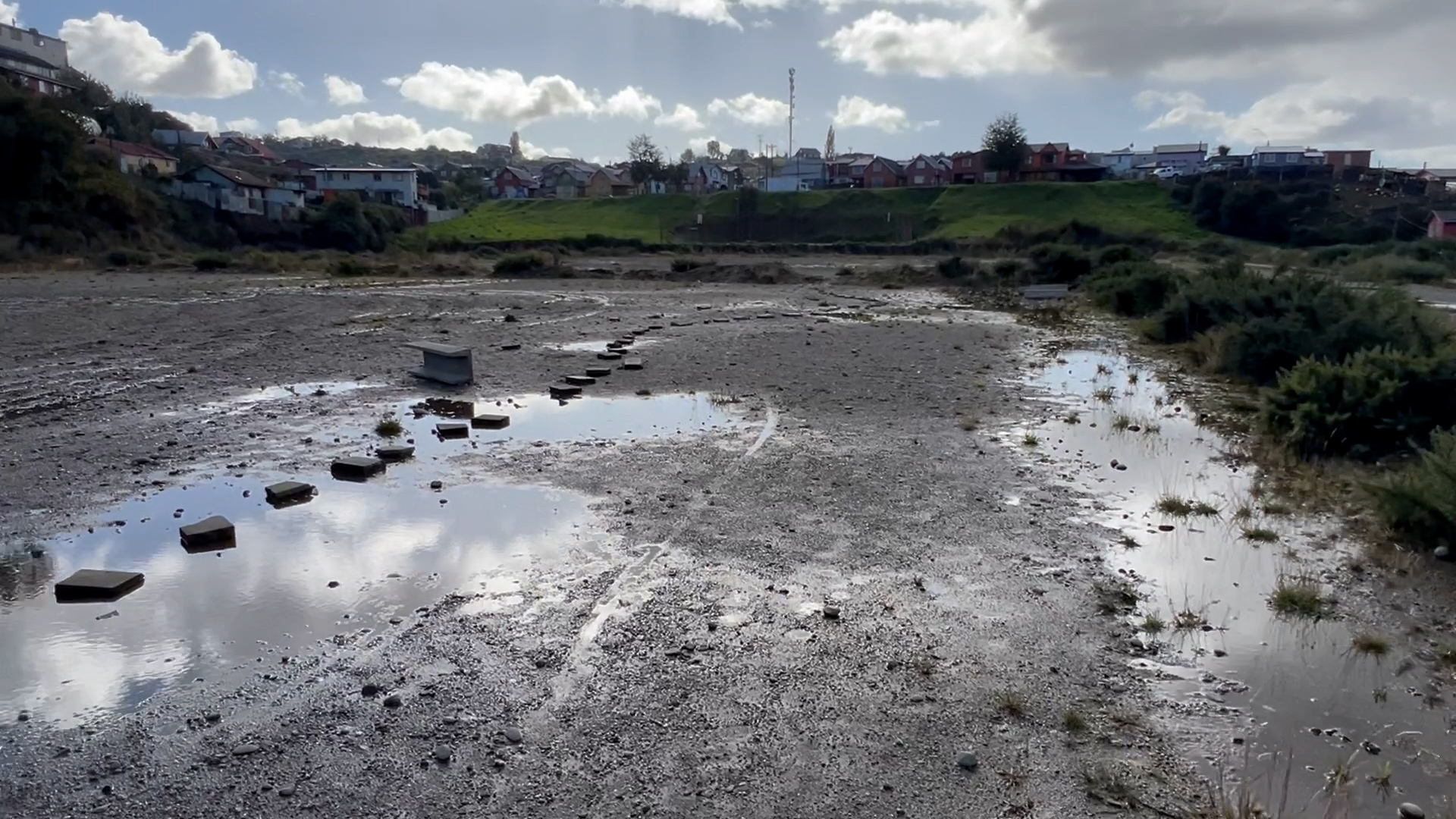 Lee más sobre el artículo El incierto futuro de Cancha Rayada: Dirigentes del fútbol vecinal denuncian abandono total del proyecto