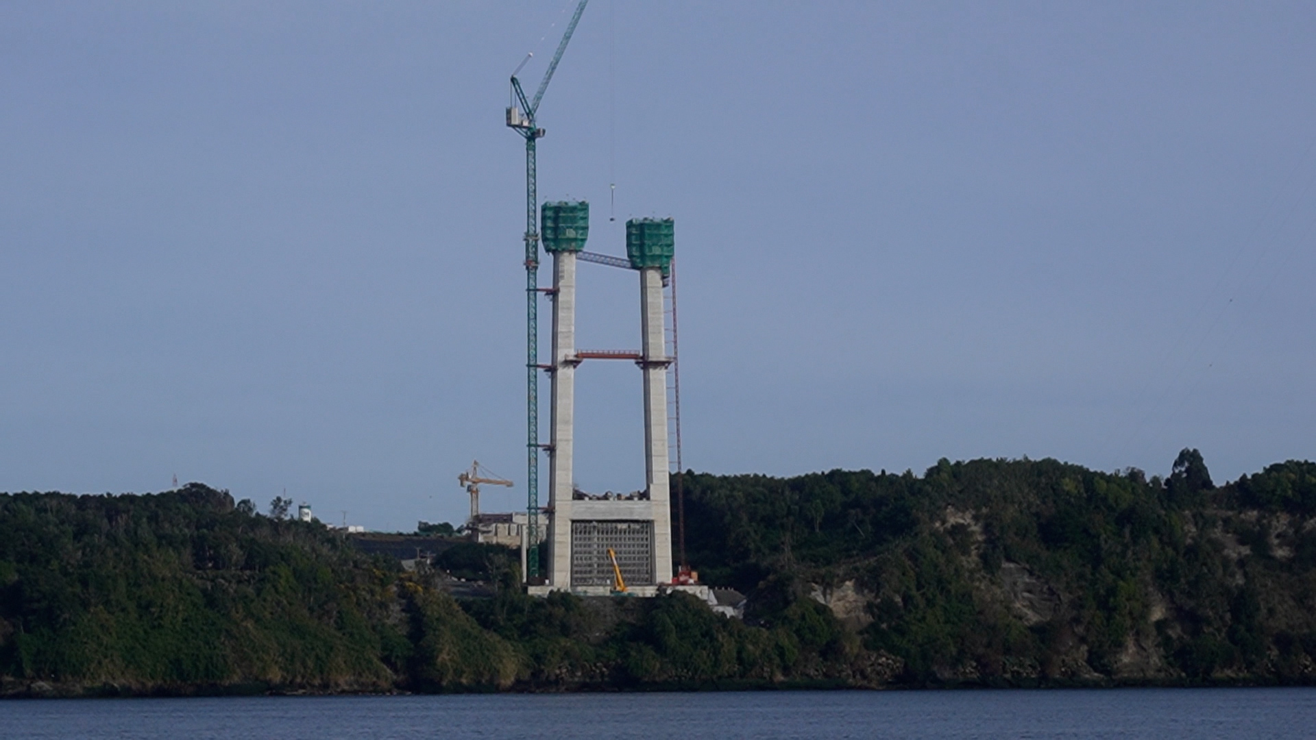 Lee más sobre el artículo MOP informa que la mitad del Puente Chacao ya está listo: Sin claridad en la fecha de término