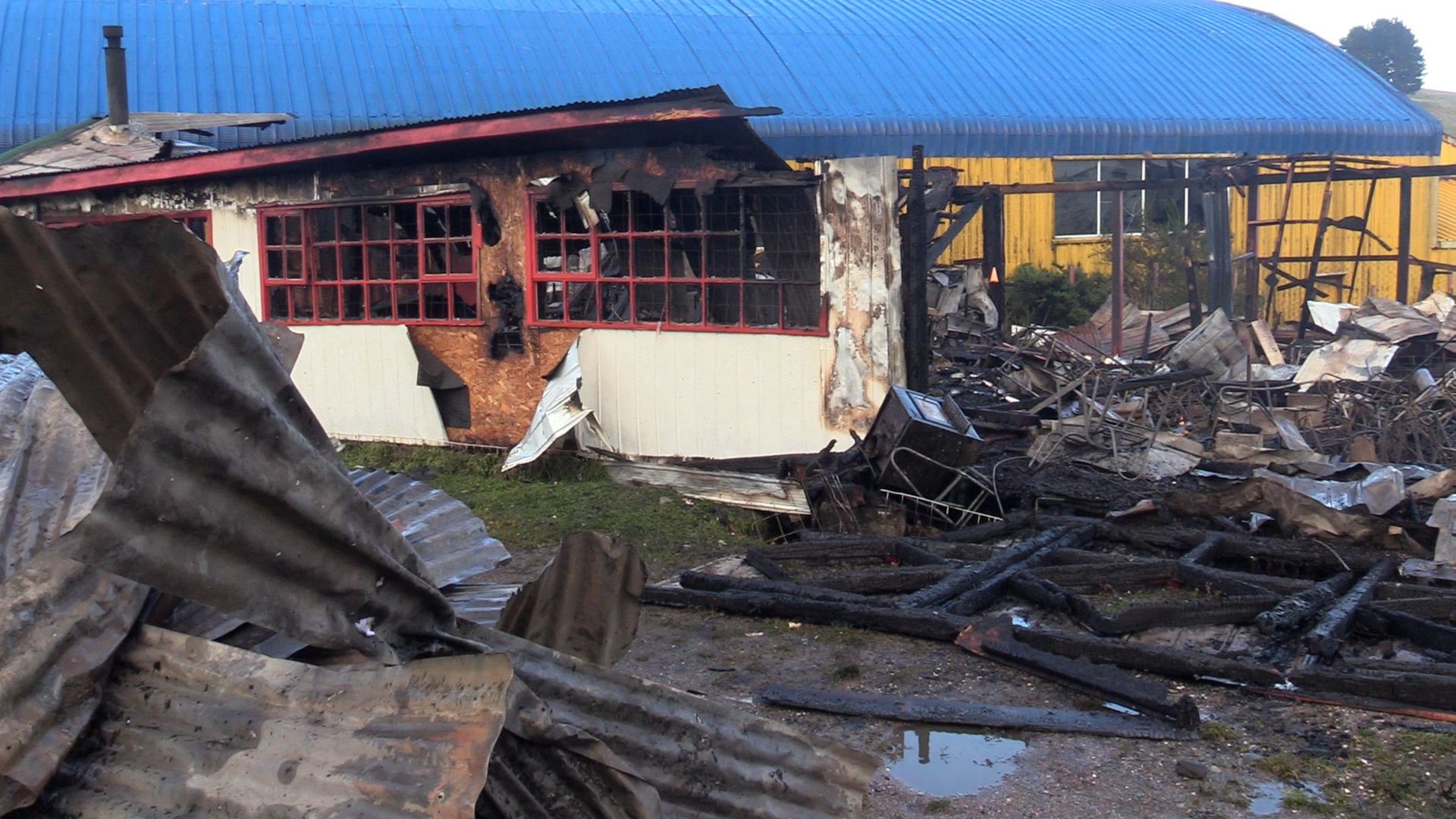 Lee más sobre el artículo Urgente reunión en Ancud tras la destrucción del Colegio Goleta Ancud