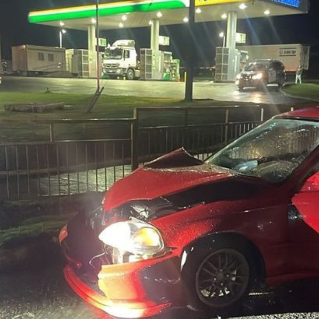 Lee más sobre el artículo Conductor en estado de ebriedad severo detenido tras colisión múltiple en Llau Llao