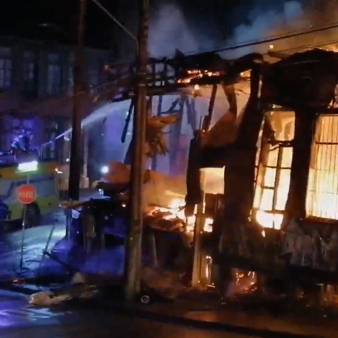 Lee más sobre el artículo Incendio destruyó casa patrimonial de Chonchi