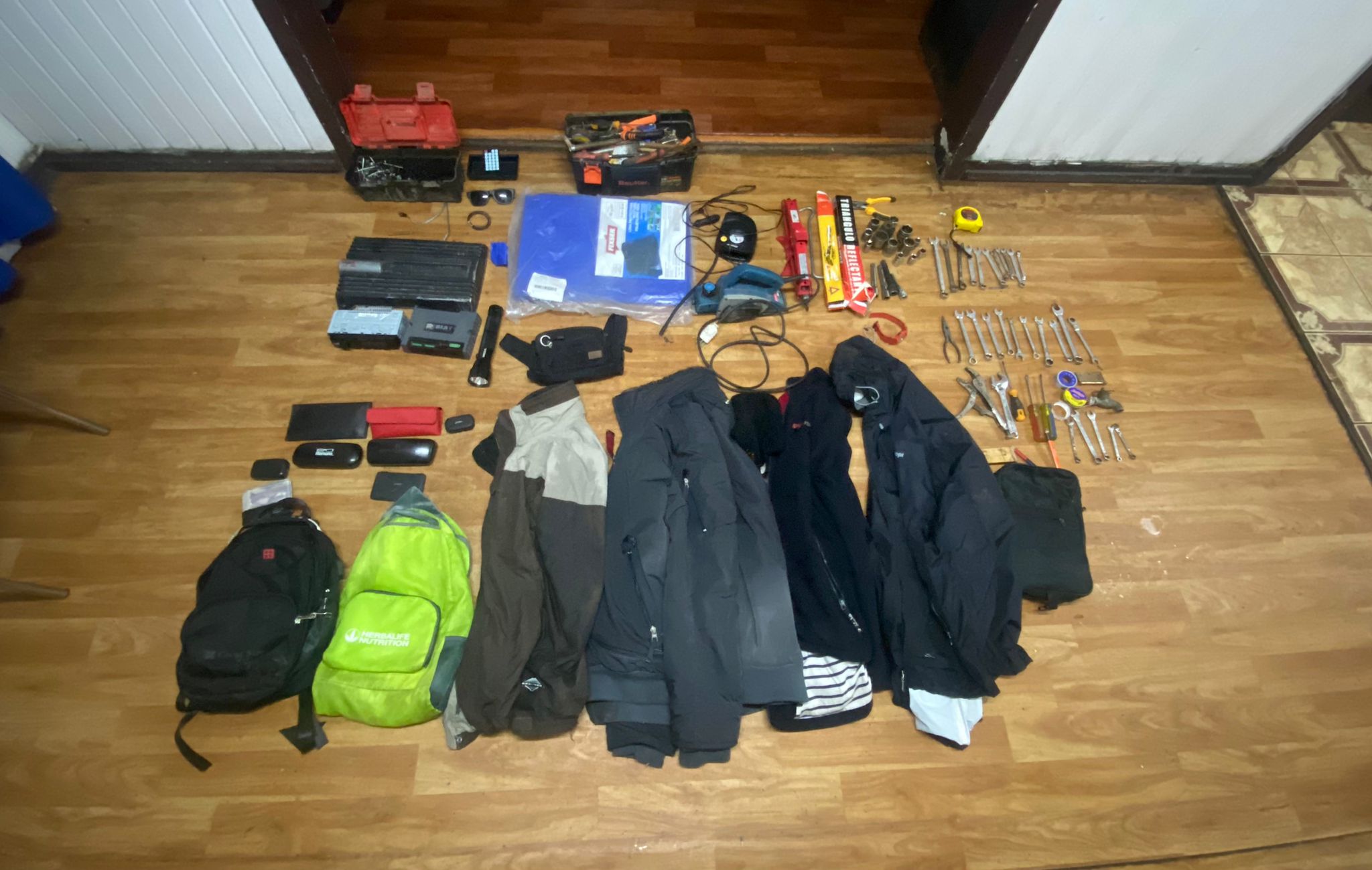 Lee más sobre el artículo Intensa jornada de operativos policiales en Dalcahue: Fue detenido un prófugo por delito de abuso sexual y un sujeto que sería responsable de al menos 11 robos y hurtos