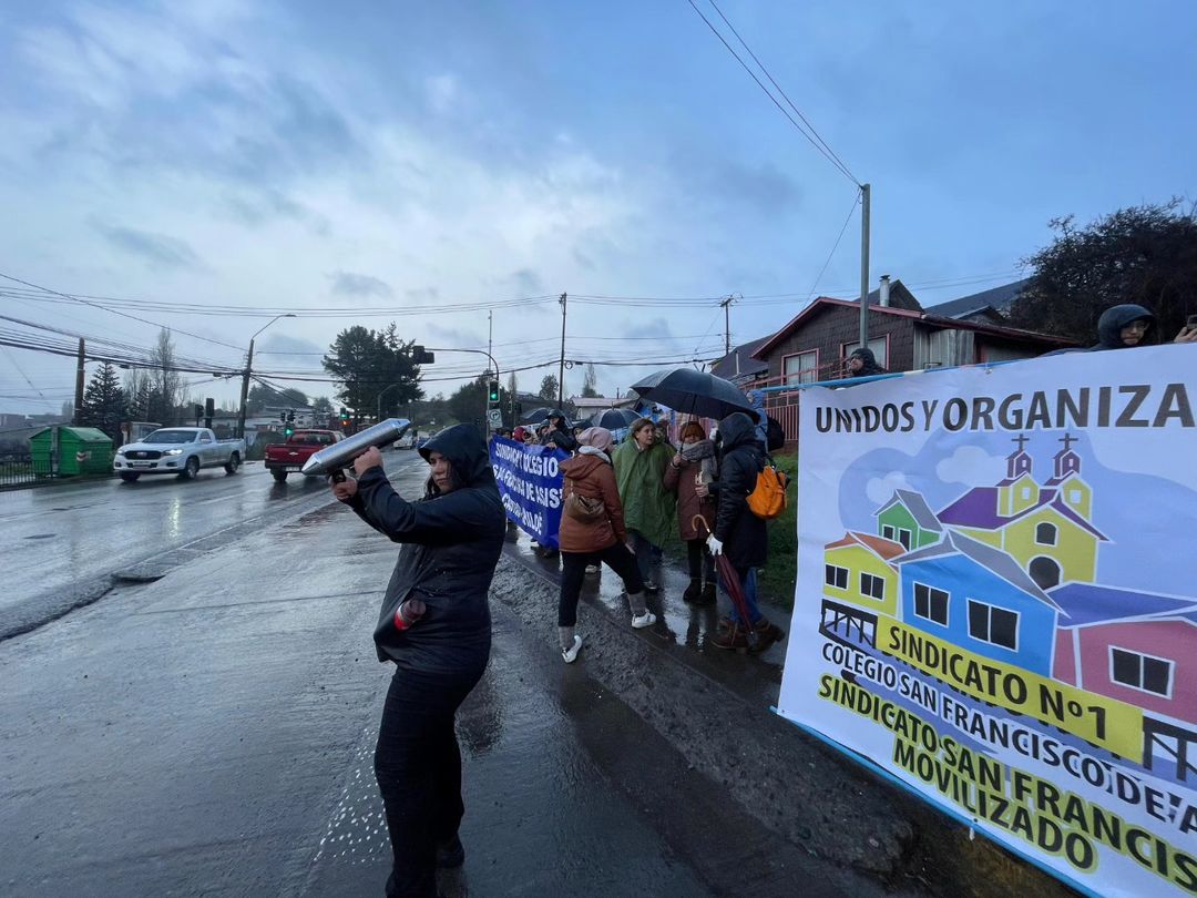 Lee más sobre el artículo Conflicto laboral en el Colegio San Francisco de Asís de Castro