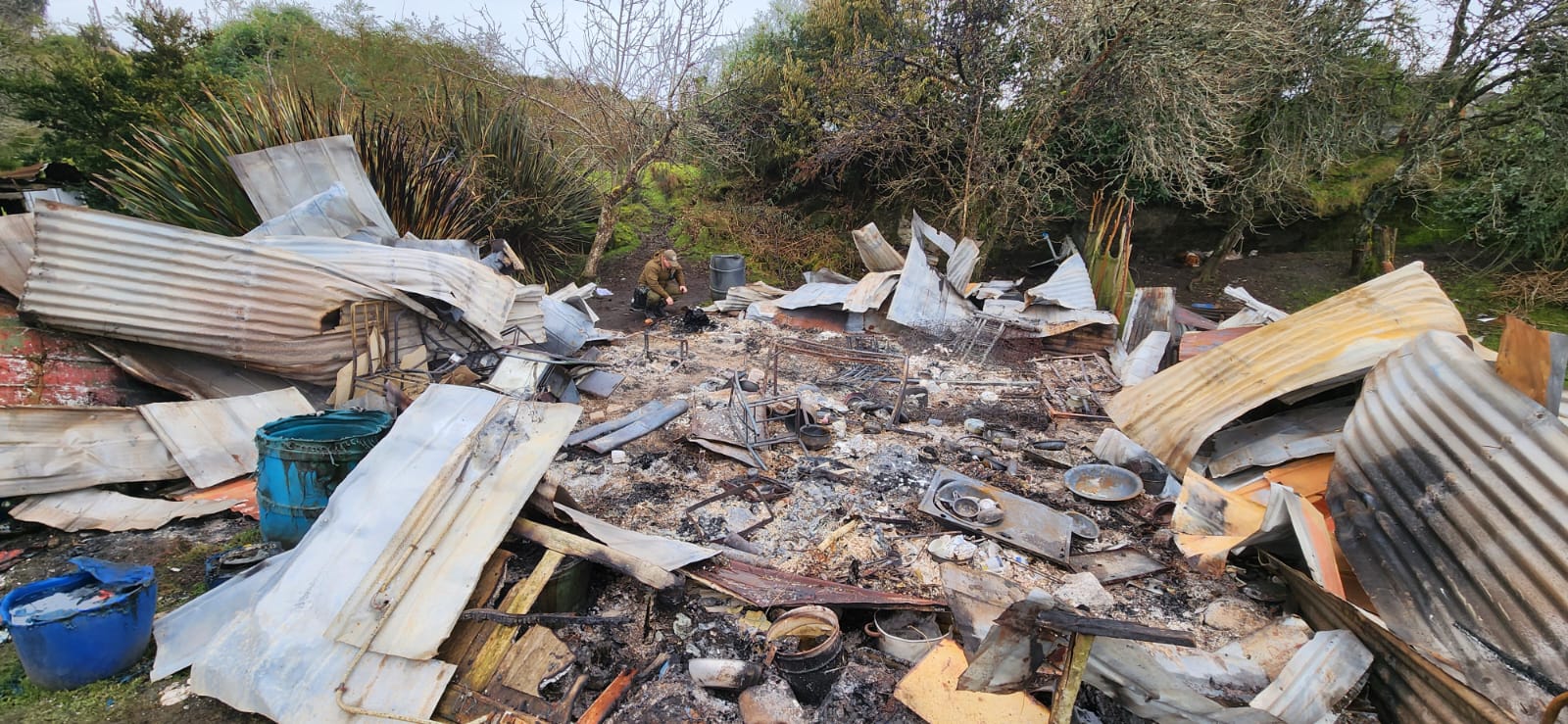 Lee más sobre el artículo Dos lamentables muertes en Quellón: anciana de 81 años en Auchac y adulto de 63 años en isla Laitec hallados sin vida