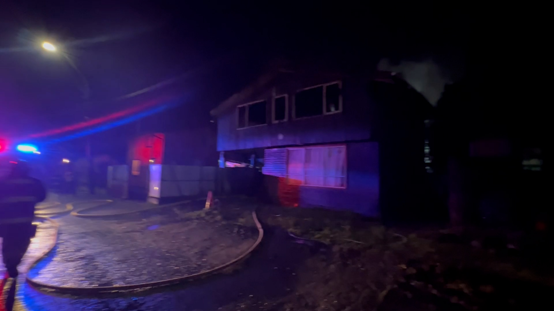 Lee más sobre el artículo Incendio destruyó gran parte de una vivienda en Villa Guarello: Una mascota perdió la vida