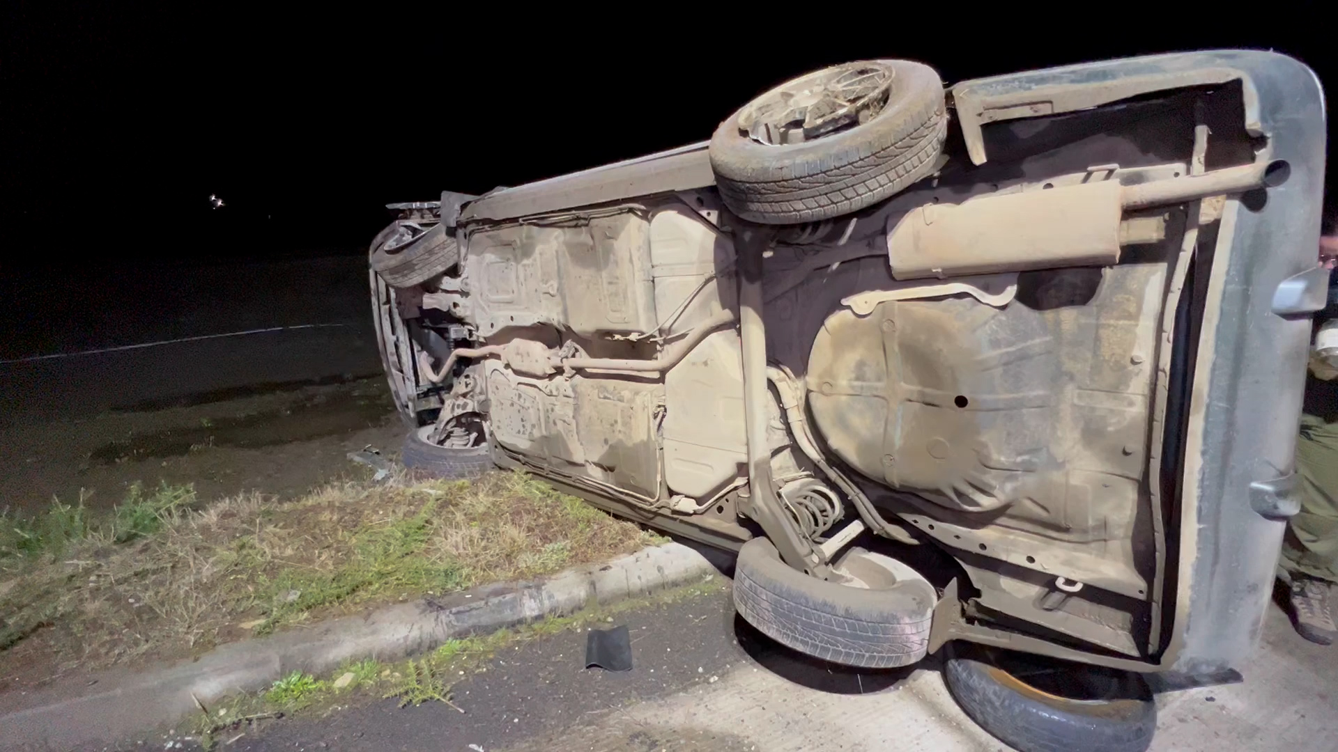 Lee más sobre el artículo Volcamiento en sector Pid Pid en el ingreso de ByPass de Castro provoca la muerte de una persona