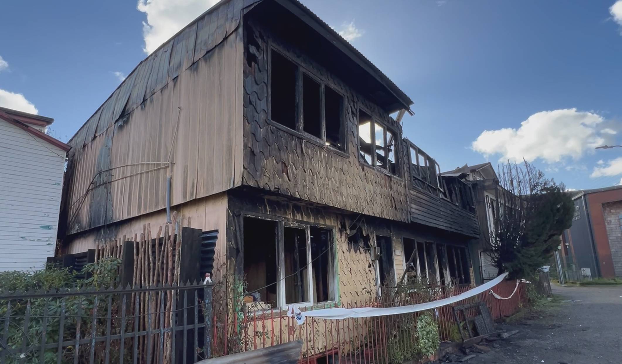 Lee más sobre el artículo El drama tras el incendio en calle Lillo: Érika Sotomayor, la vecina que perdió su vivienda y emprendimiento.