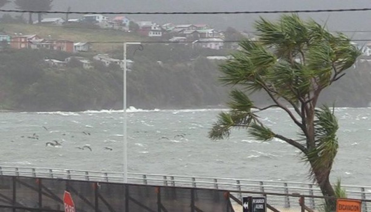 Lee más sobre el artículo Suspensión de clases en la región de Los Lagos debido a condiciones climáticas adversas