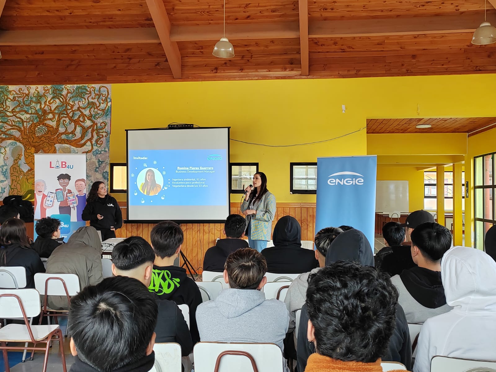 Lee más sobre el artículo Estudiantes de Dalcahue se capacitaron en ciencia y tecnología con enfoque de género gracias a proyecto de Educación STEM