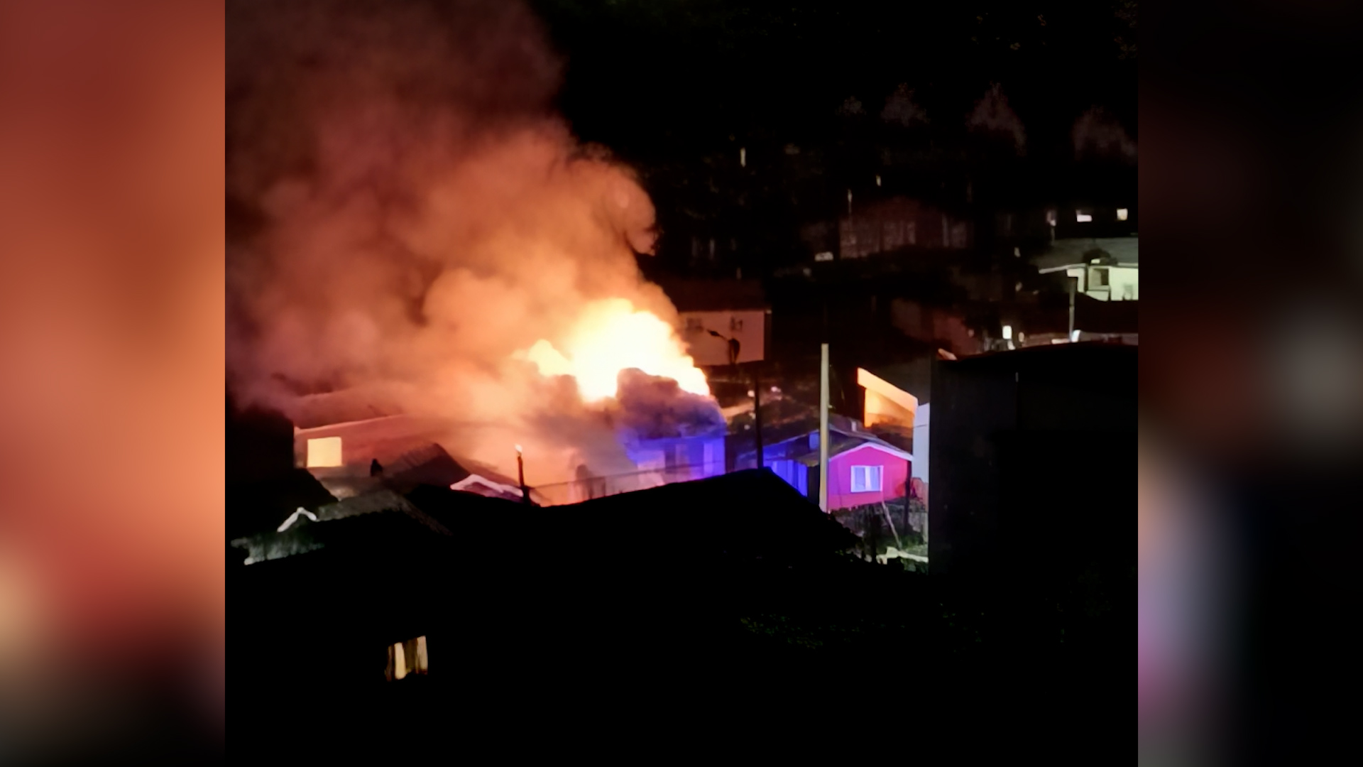 Lee más sobre el artículo Incendio en Gamboa Alto destruye vivienda: Un lesionado y daños totales