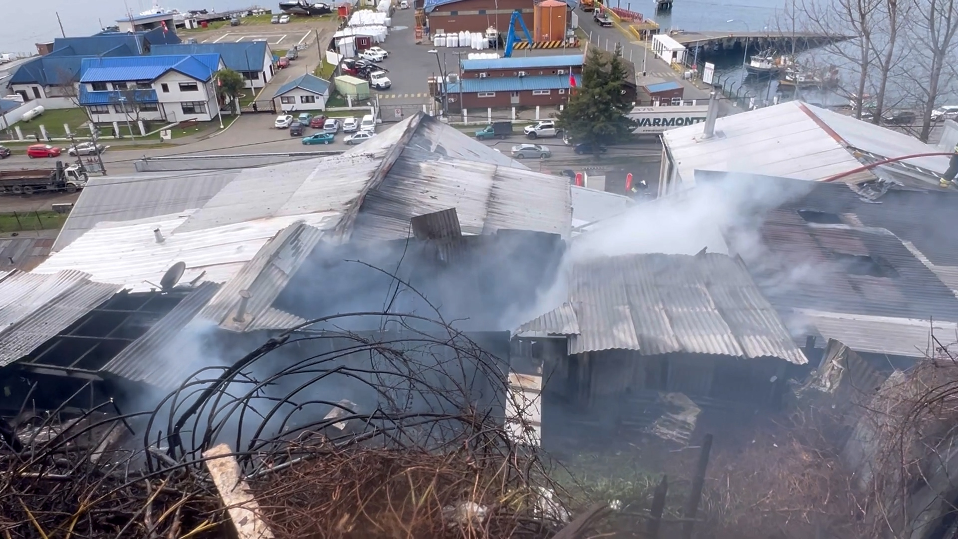 Lee más sobre el artículo 9 damnificados deja incendio en pasaje Luis Espinoza