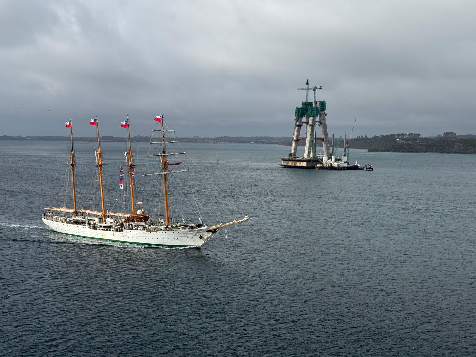 Lee más sobre el artículo El Buque Escuela «Esmeralda» deja los canales de Chiloé en su 68° crucero de instrucción