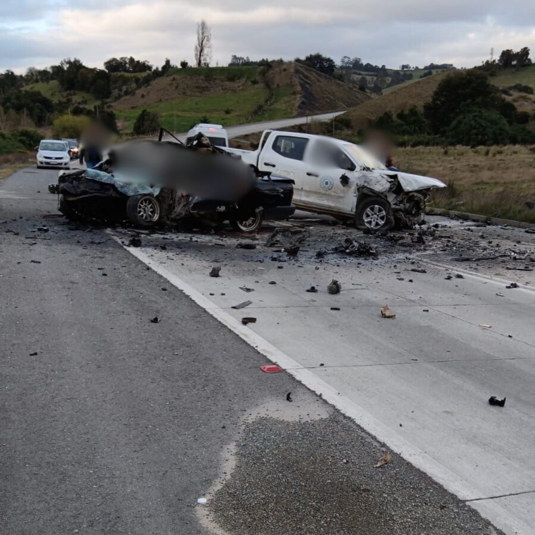 Lee más sobre el artículo Trágico accidente en ByPass de Castro deja tres fallecidos: jóvenes de 20 años y una adolescente de 16 entre las víctimas