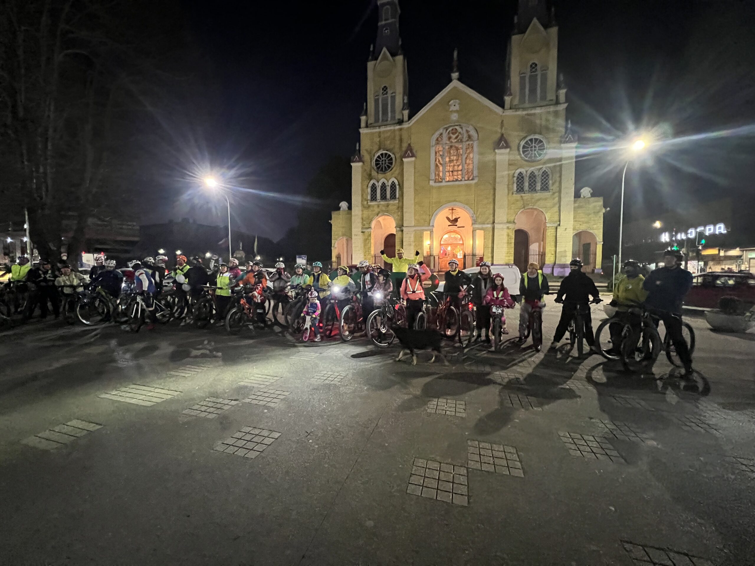 Lee más sobre el artículo Muerte de joven madre atropellada moviliza a ciclistas en Chiloé