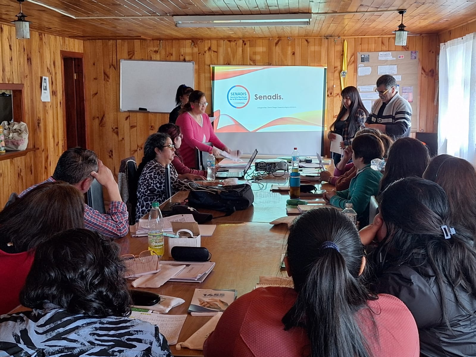 Lee más sobre el artículo Capacitan a cuidadores en Achao para fortalecer inclusión y atención comunitaria