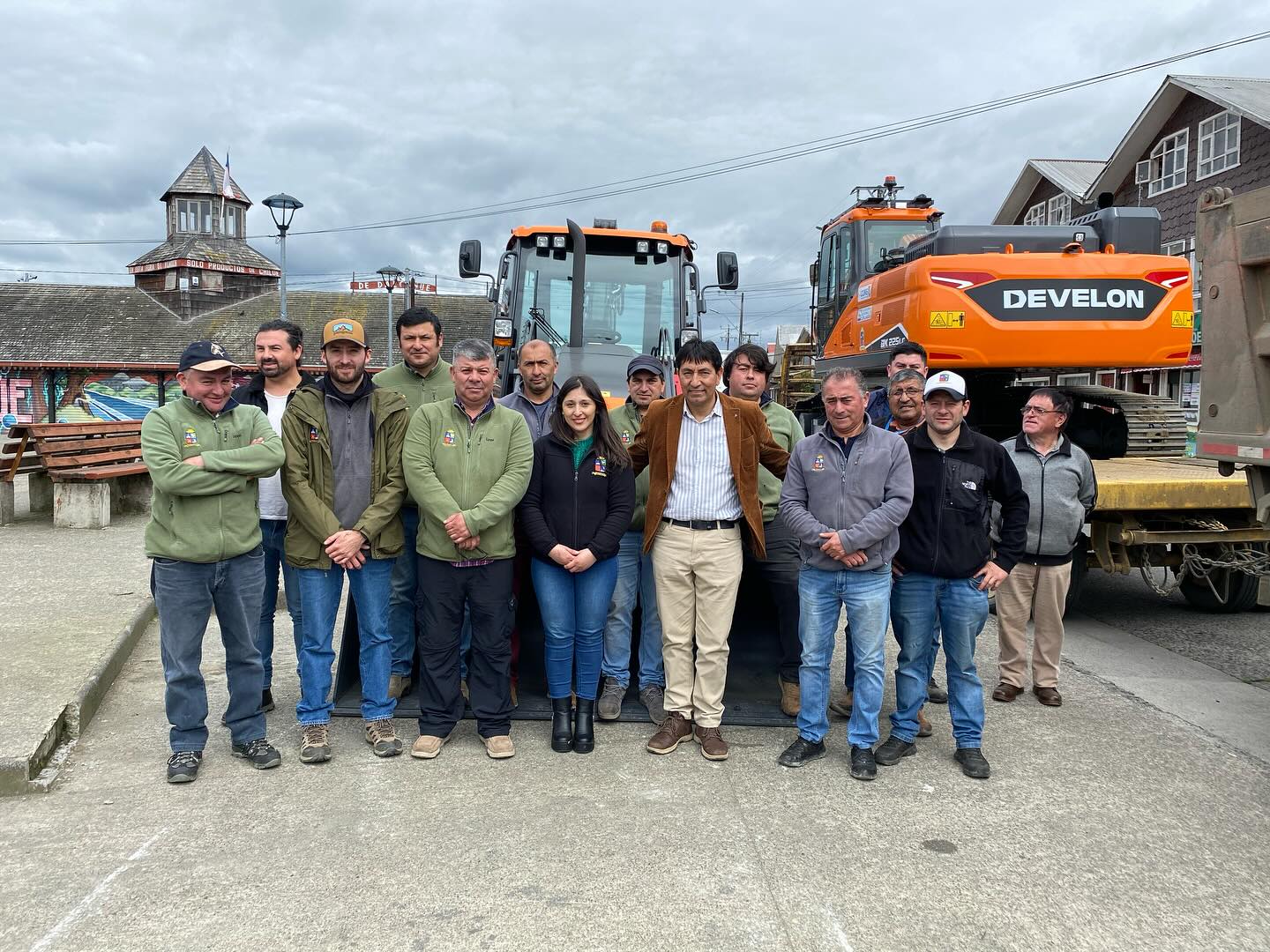 Lee más sobre el artículo Municipalidad refuerza su equipo con tres nuevas máquinas para operaciones en la comuna