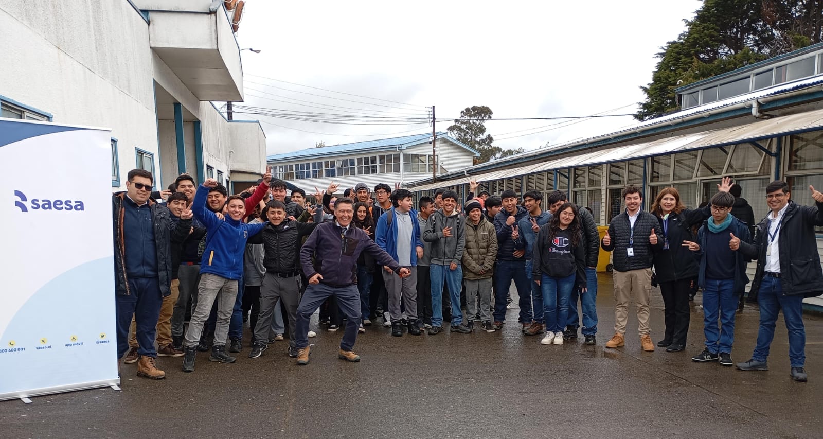 Lee más sobre el artículo Saesa capacita a estudiantes del Instituto del Mar en programa “Liceos Eléctricos”