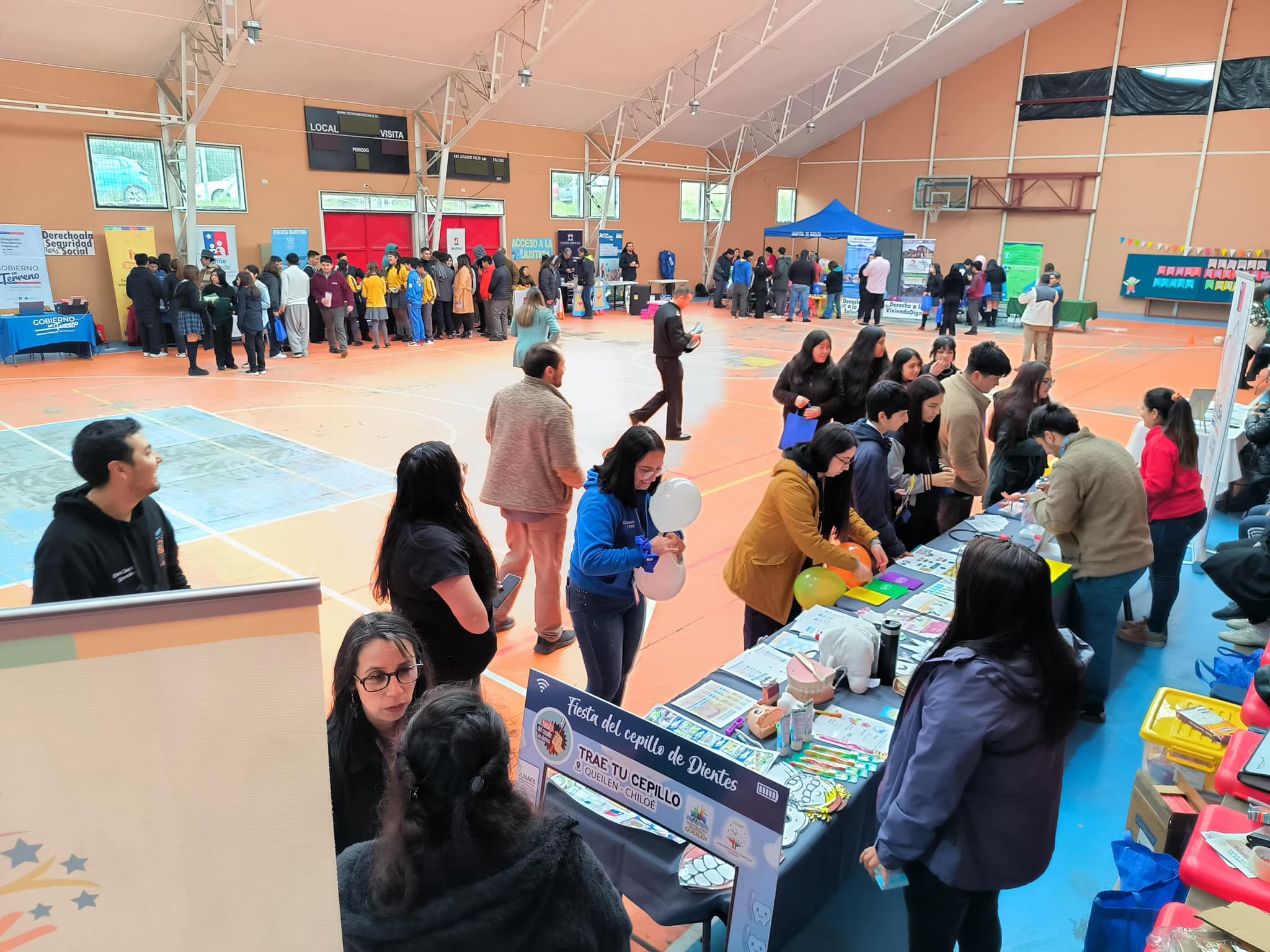 Lee más sobre el artículo Queilen se llenó de color y alegría en la Feria de la Niñez y Adolescencia