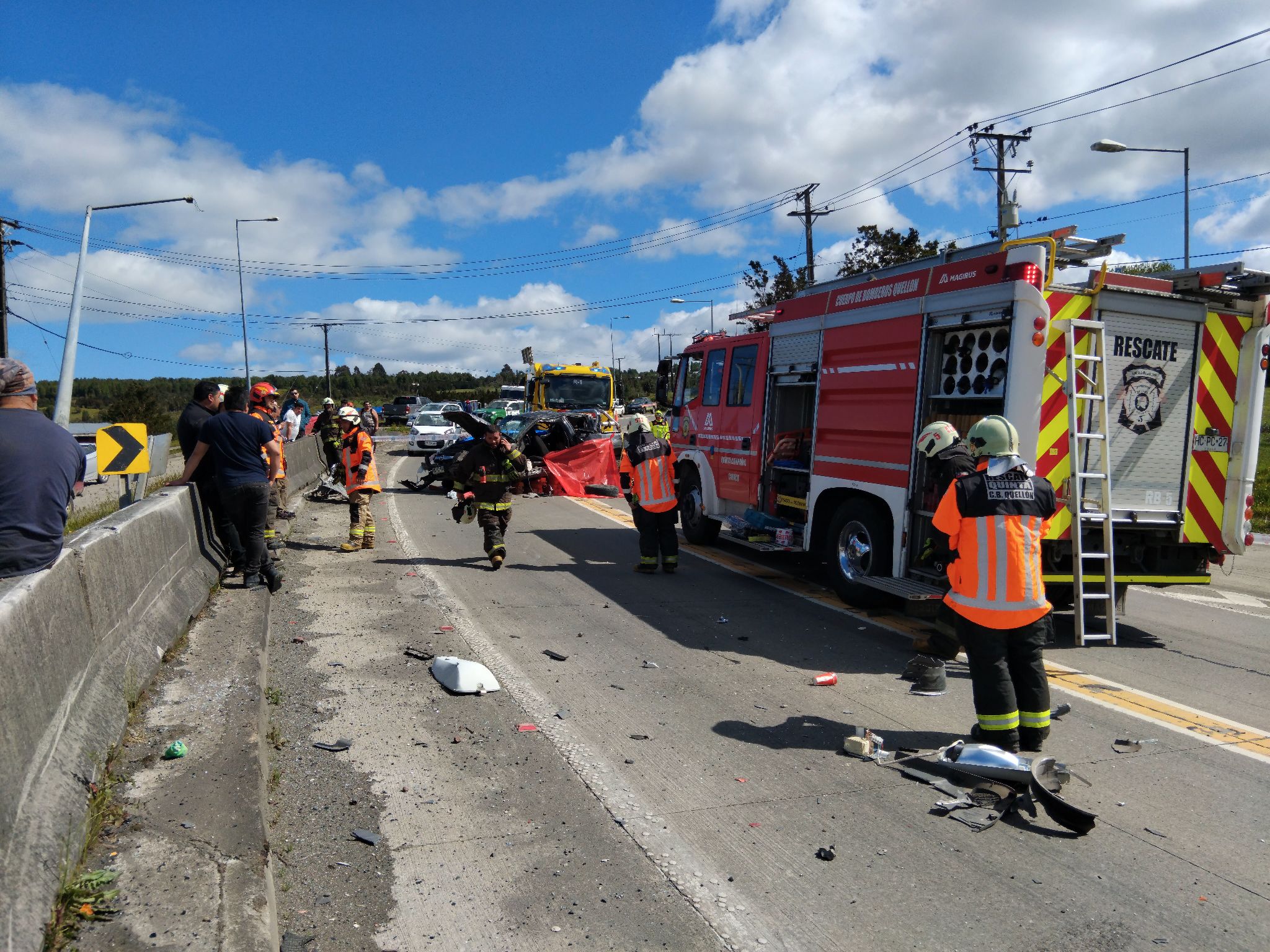 Lee más sobre el artículo Fatal accidente en Quellón deja un fallecido y cuatro heridos de diversa consideración