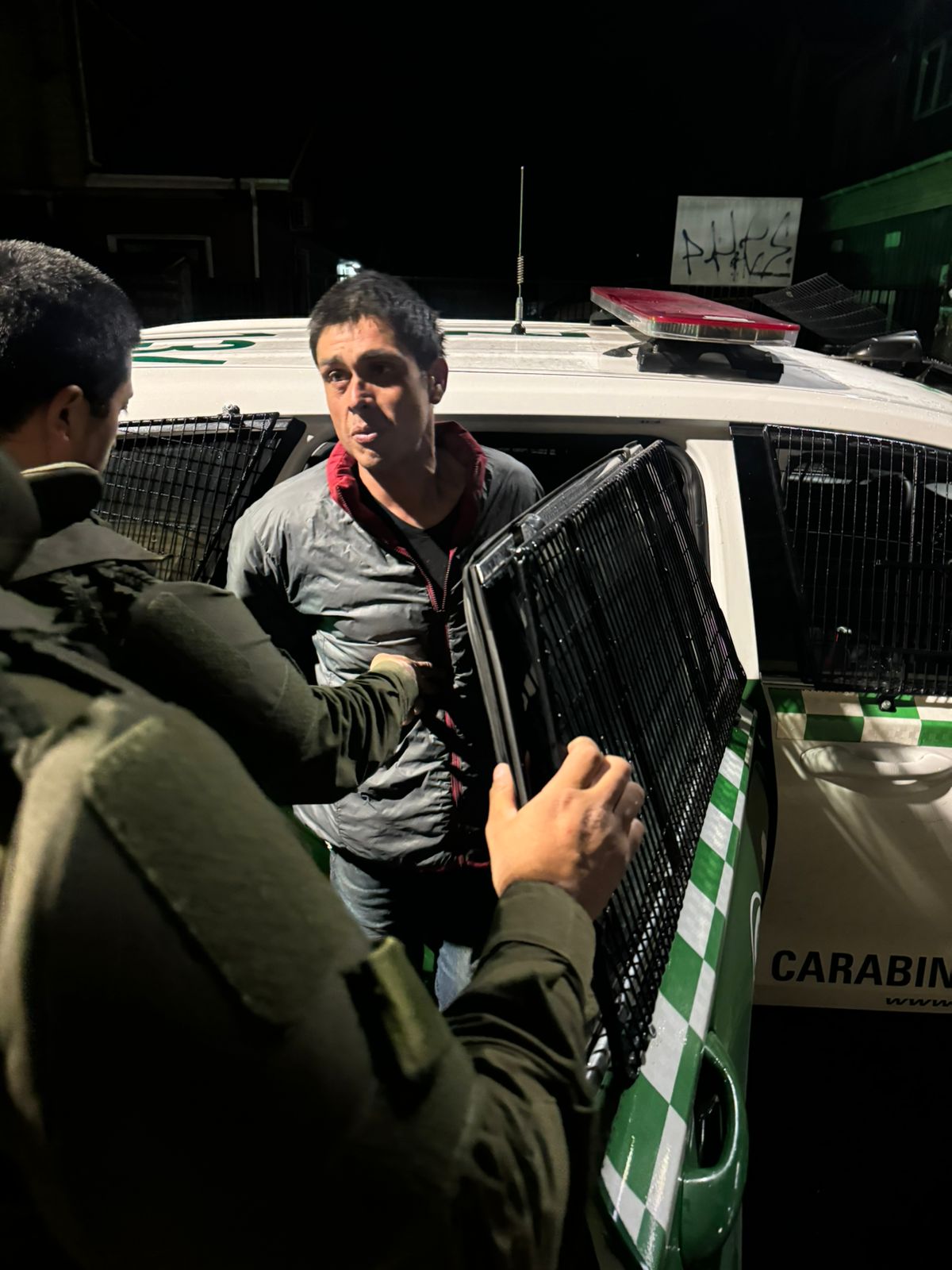 Lee más sobre el artículo Robo en “Sanguche Patito” reaviva preocupación por la seguridad en Castro