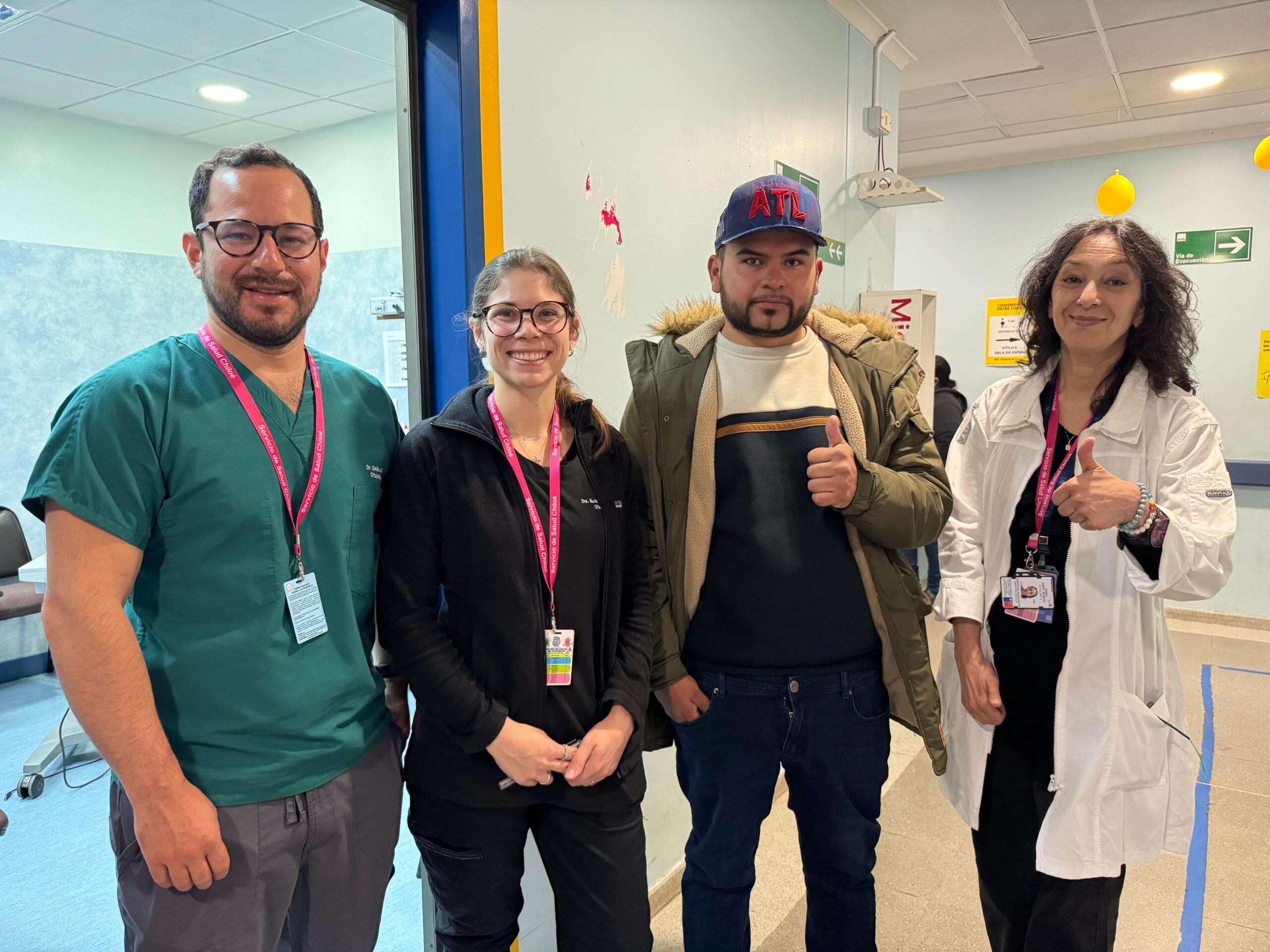 Lee más sobre el artículo «De no ver nada, ahora veo todo»: Especialistas del Hospital Sótero del Río devuelven la visión a pacientes en Castro