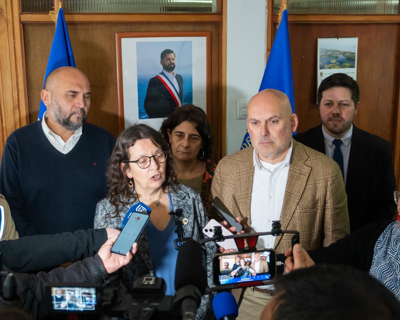 Lee más sobre el artículo Desde el 1 de enero el SLEP Chiloé se hace cargo de la educación de las comunas del archipiélago: Municipios enfrentarán deudas significativas tras el traspaso educacional.