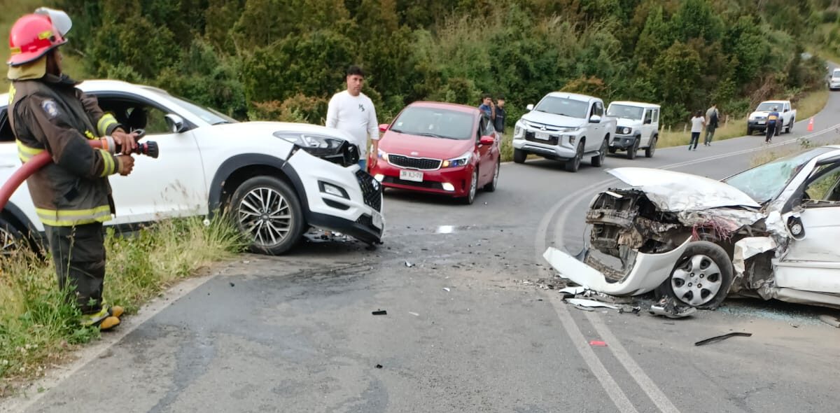 Lee más sobre el artículo Accidente en curva peligrosa de Curaco de Vélez deja cinco lesionados, incluida una menor de edad