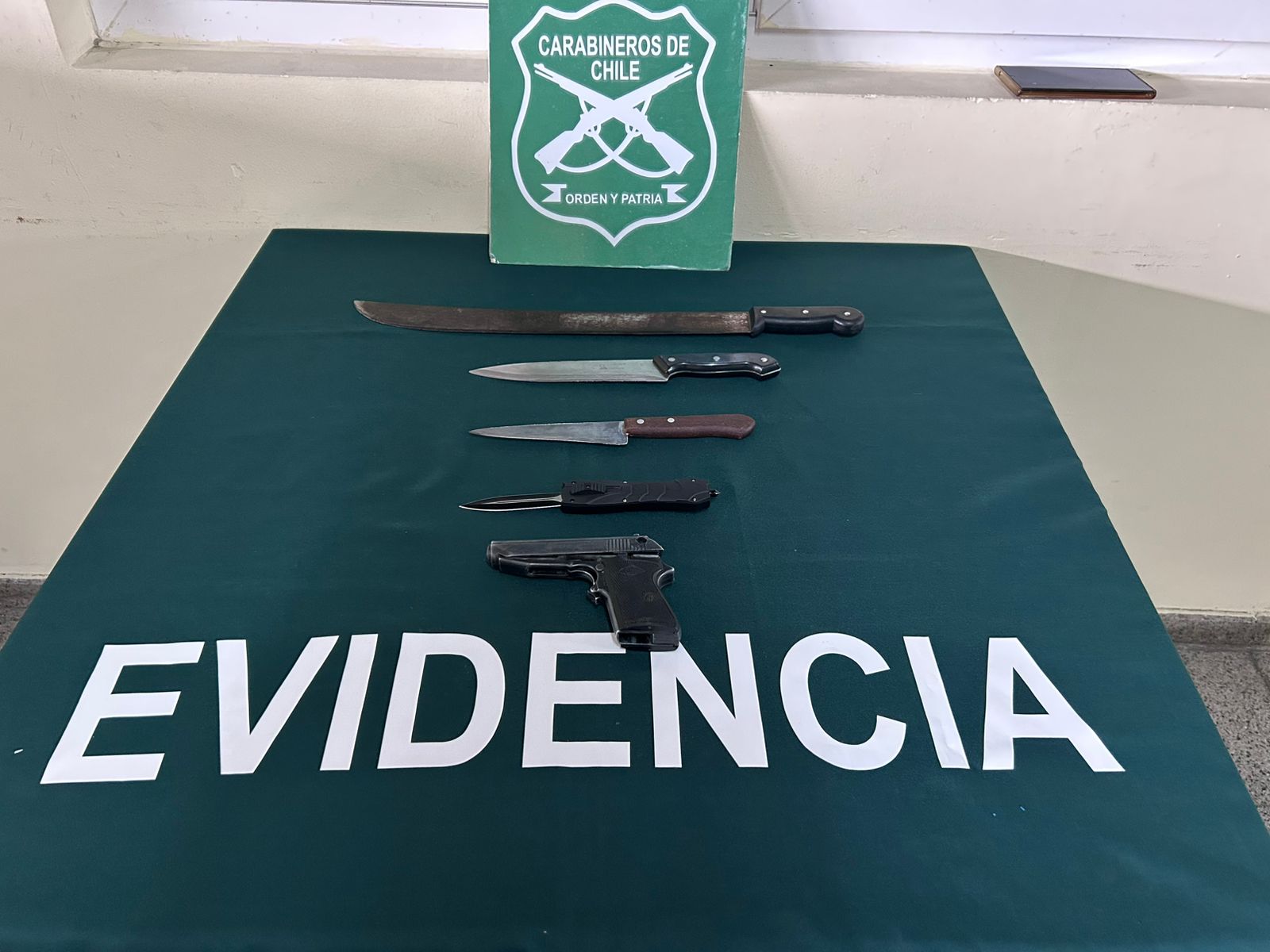 Lee más sobre el artículo Detenidos cuatro jóvenes por portar machete, cuchillos y pistola de fogueo