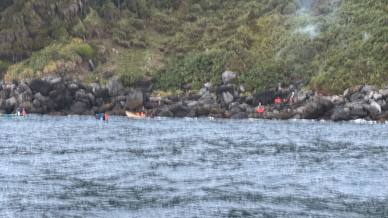 Lee más sobre el artículo Naufragio de embarcación deja dos fallecidos y 7 personas desaparecidas