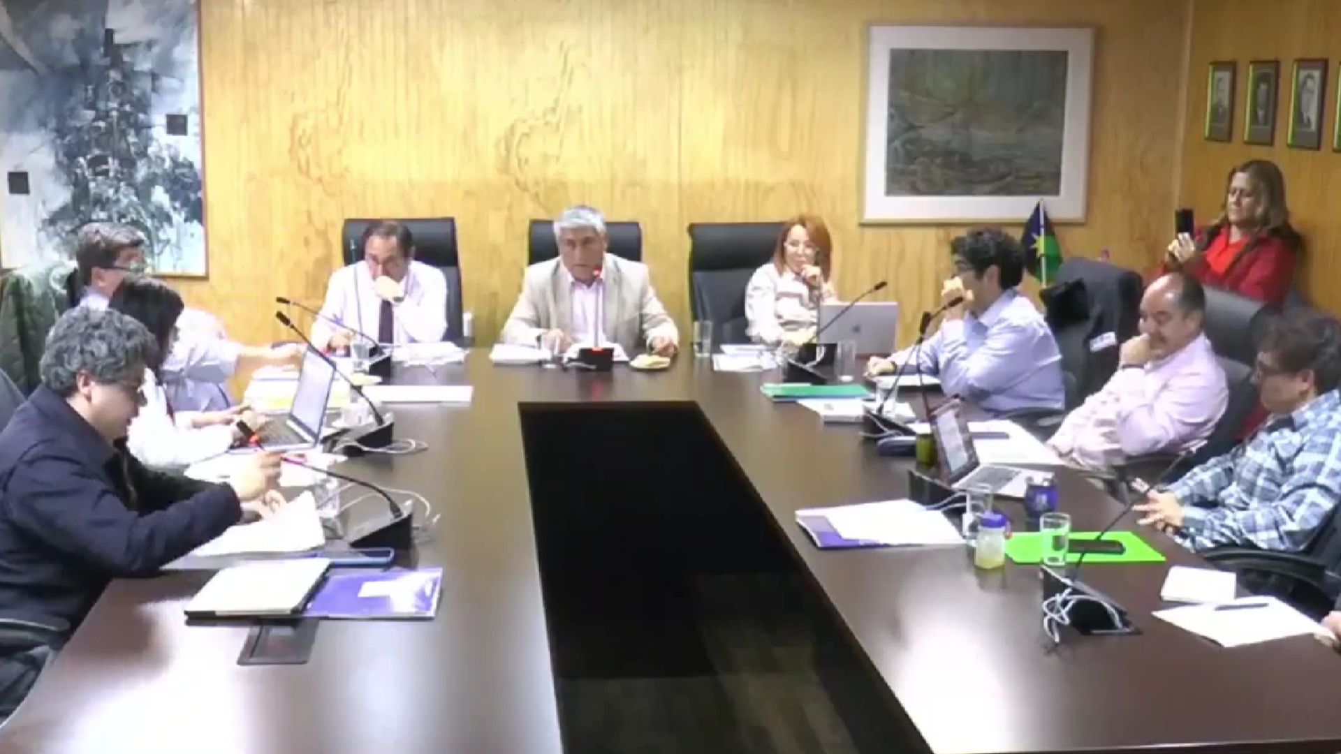 Lee más sobre el artículo Concejales de Castro aprueban auditoría externa tras polémico debate sobre modificación presupuestaria