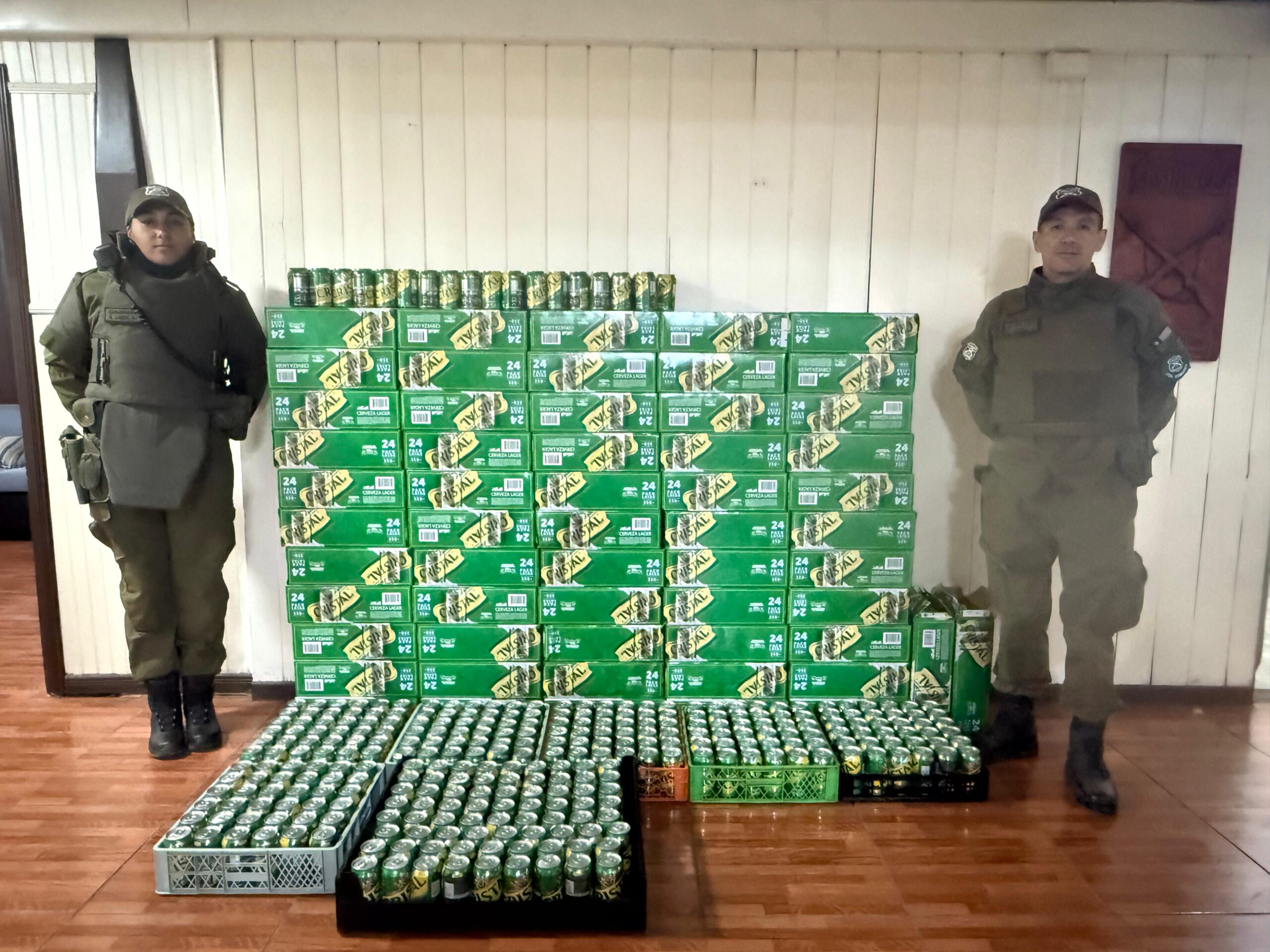 Lee más sobre el artículo Decomisan más de 1.700 latas de cerveza en operativo contra venta clandestina en Castro