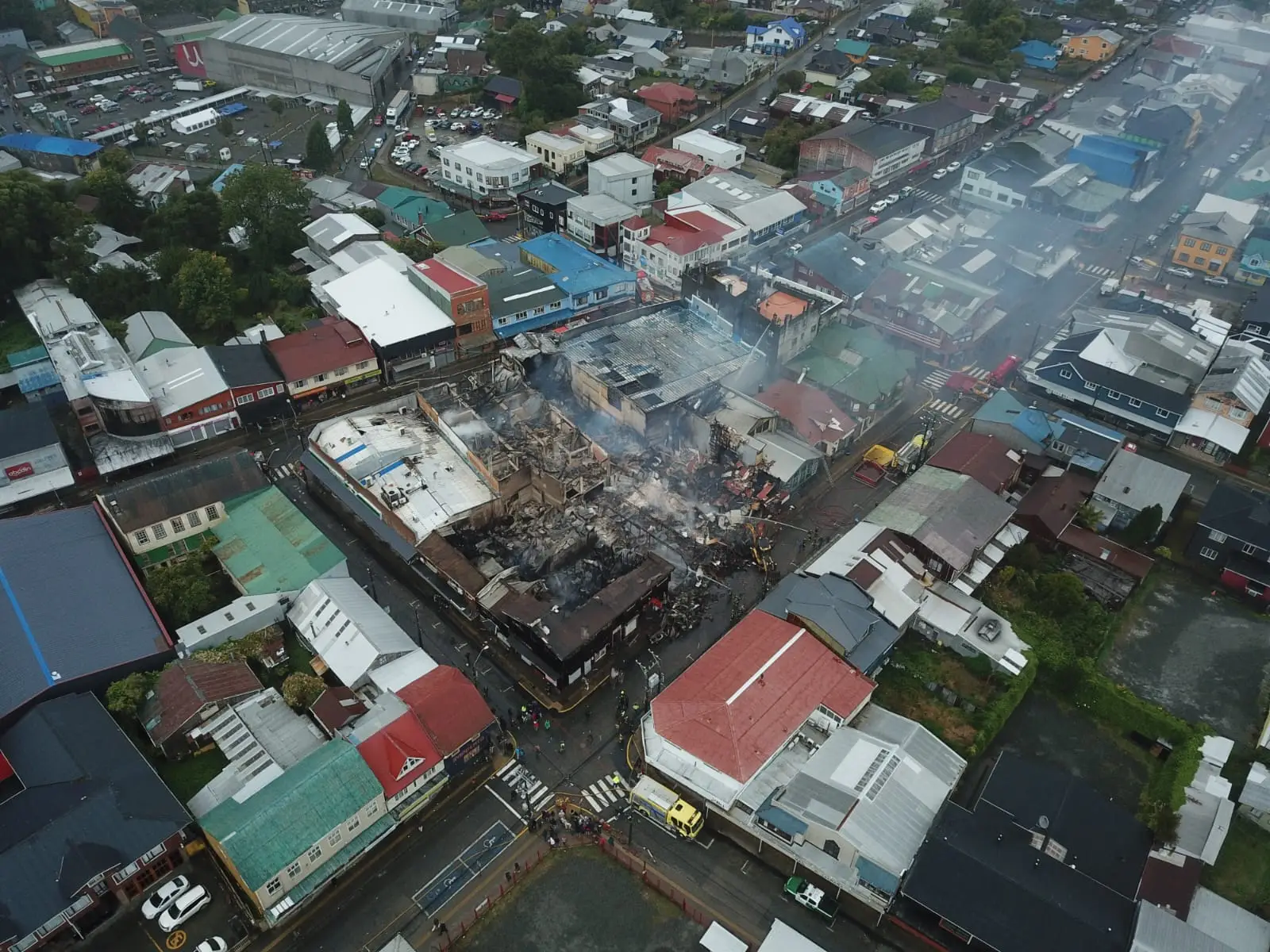 Lee más sobre el artículo Declaran emergencia comunal en Ancud tras incendio en casco histórico