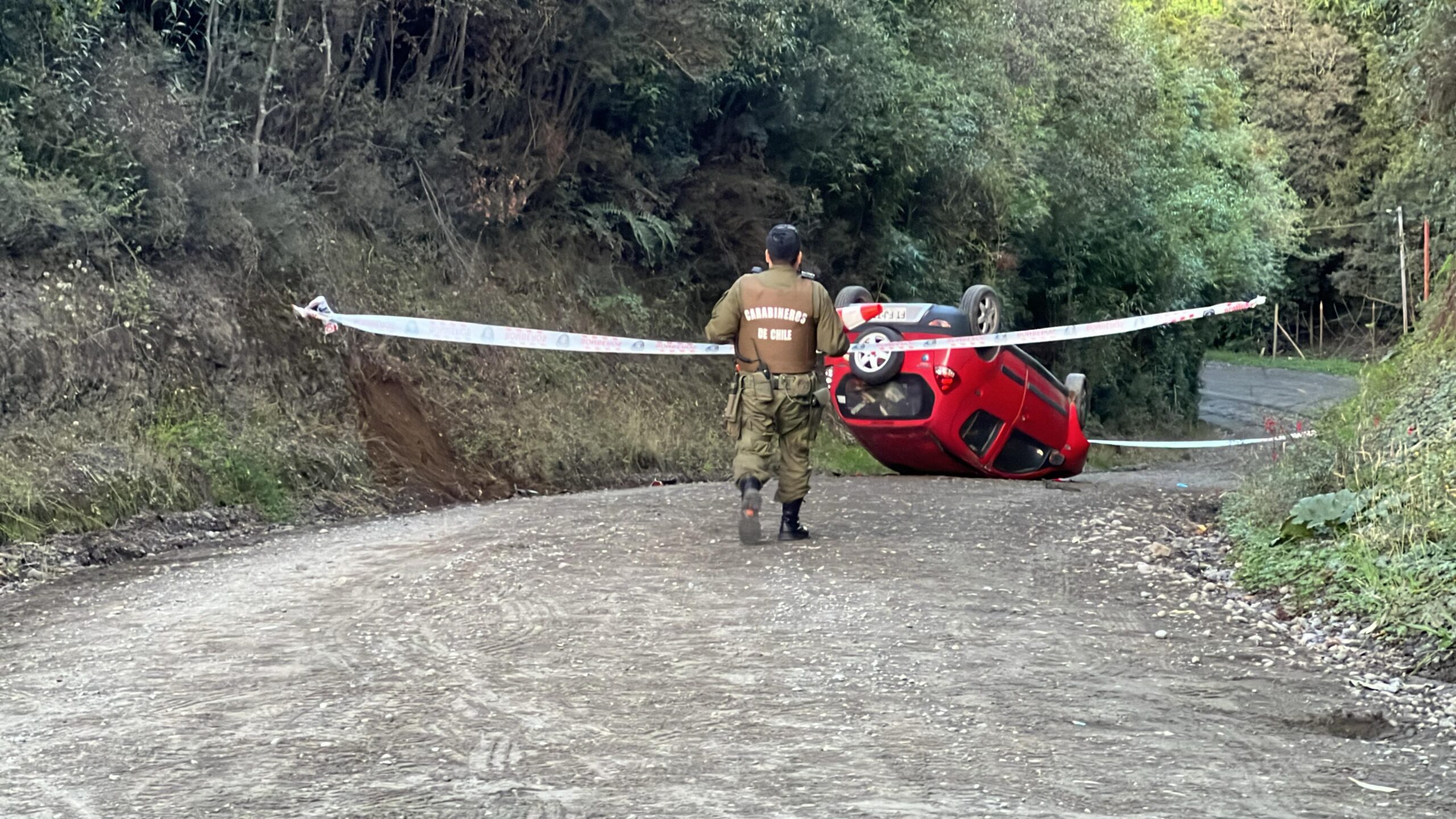 Lee más sobre el artículo Amplían detención de imputado mientras investigación confirma cambio de conductor en fatal accidente en Trincao, Quellón Viejo
