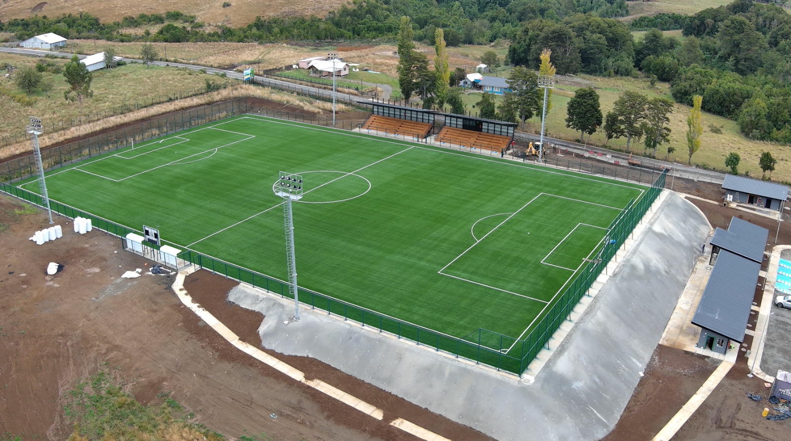 Lee más sobre el artículo Obras del nuevo Estadio de Curaco de Vélez en su etapa final: Recinto deportivo está a punto de ser inaugurado