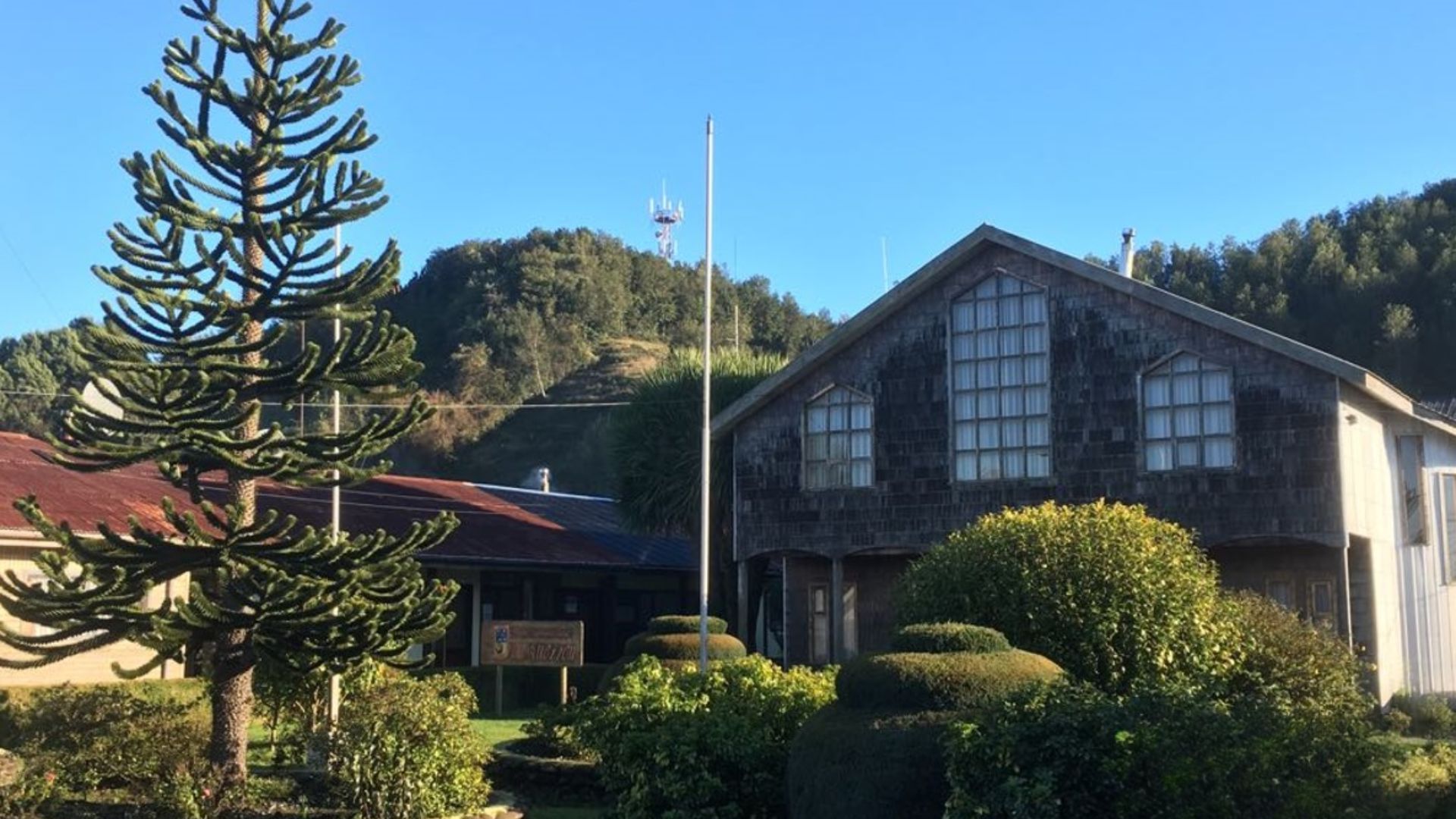 Lee más sobre el artículo Fallo judicial ordena indemnización a exfuncionarios de Queilen, pero municipio evalúa acciones legales