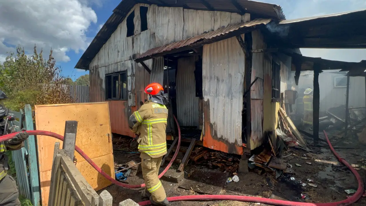 Lee más sobre el artículo Adulto mayor pierde su hogar en incendio en Llau Llao