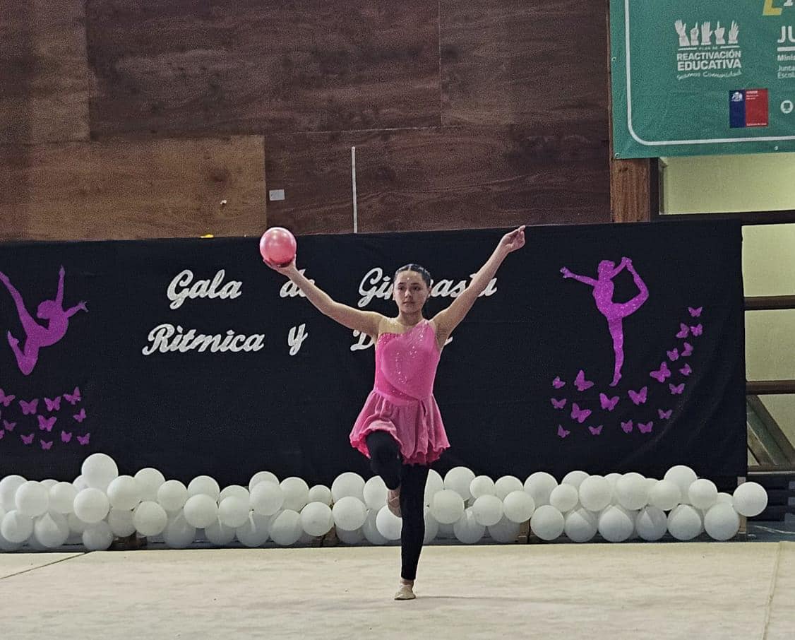 Lee más sobre el artículo Exitosa «Gala de Gimnasia Rítmica y Danza» en Curaco de Vélez
