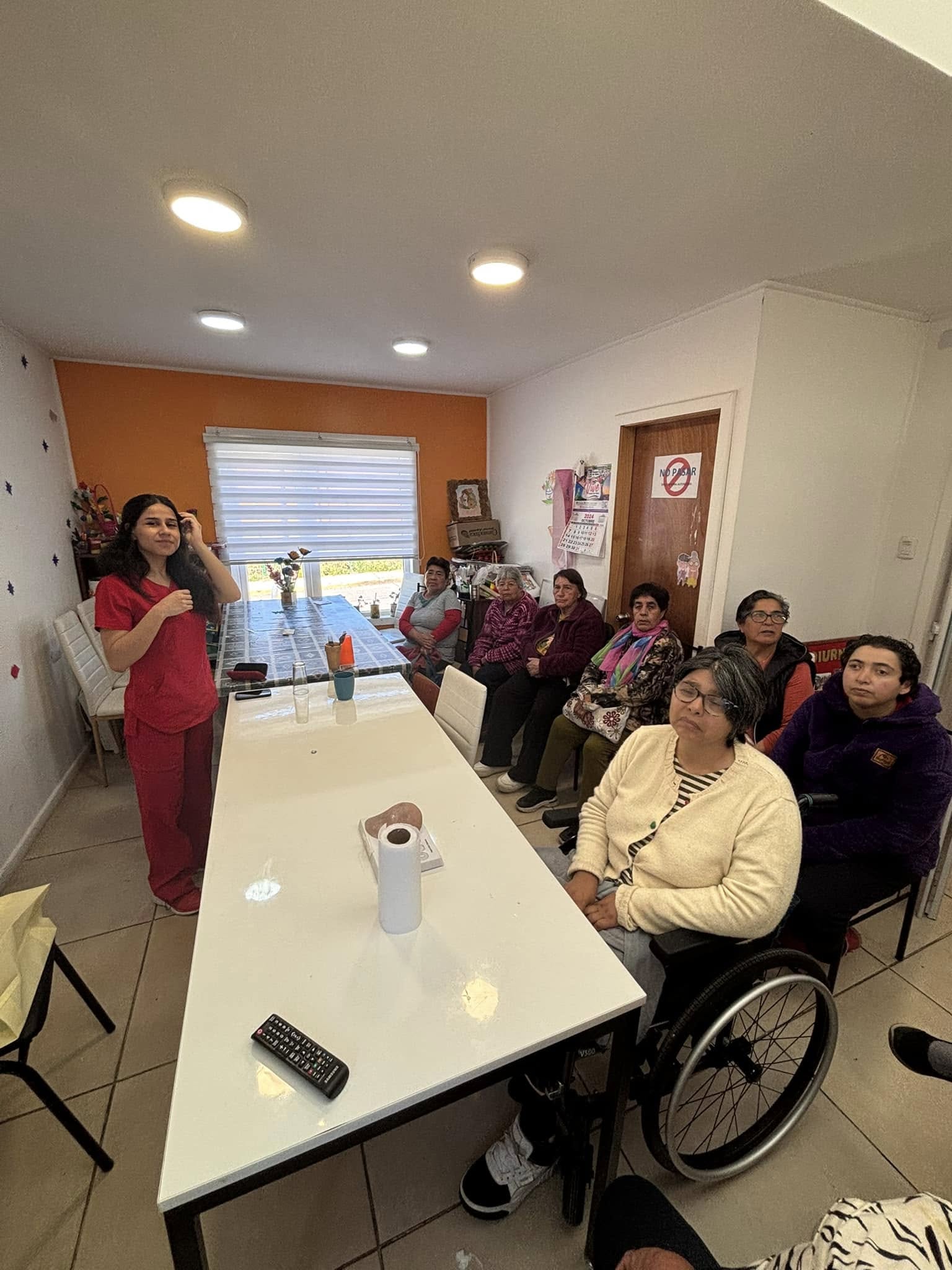 Lee más sobre el artículo En el Mes Rosa, adultas mayores de Castro se informan y acceden a exámenes preventivos contra el cáncer de mama.