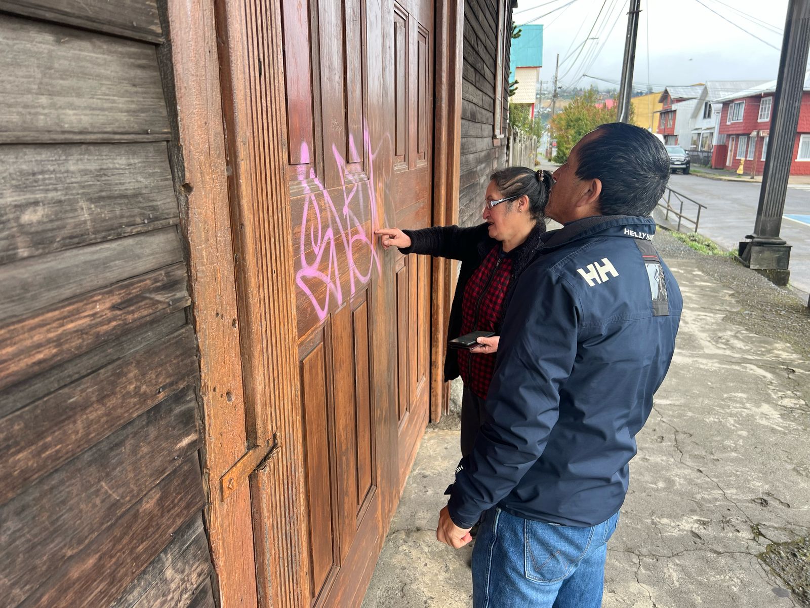 Lee más sobre el artículo Indignación en Quinchao por grave ataque vandálico a la histórica Iglesia de Achao