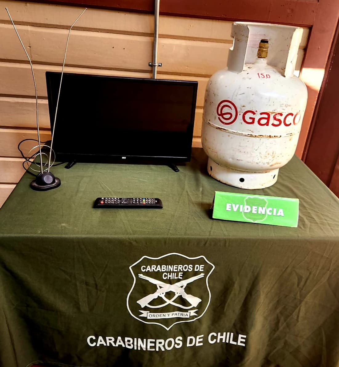 Lee más sobre el artículo Tribunal decreta prisión preventiva para hermanos imputados por robo en lugar habitado en Ancud tras contundente evidencia