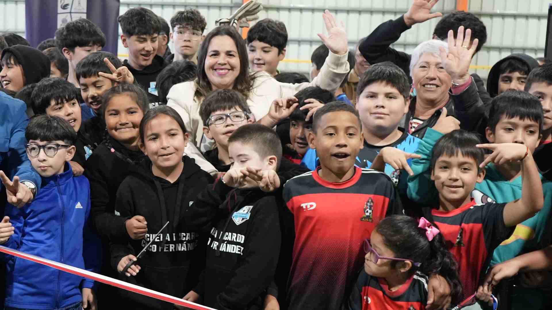 Lee más sobre el artículo Curaco de Vélez celebra la reapertura de su renovada cancha sintética y anuncia la inauguración del estadio municipal