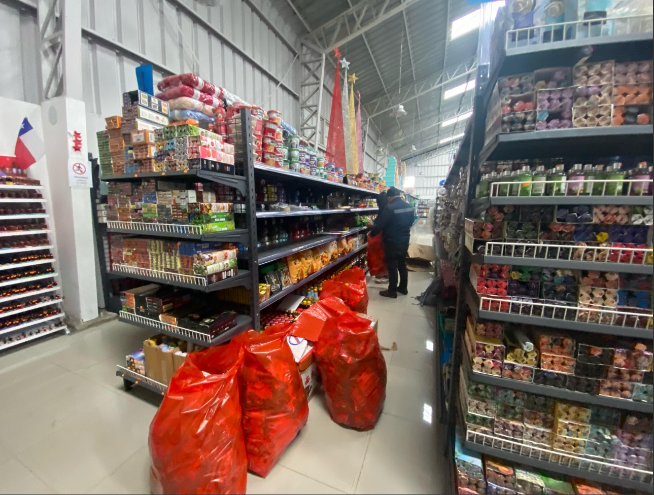 Lee más sobre el artículo Operativo «Ronda Centauro» en Dalcahue: Alimentos no aptos decomisados y prostíbulo clandestino desmantelado