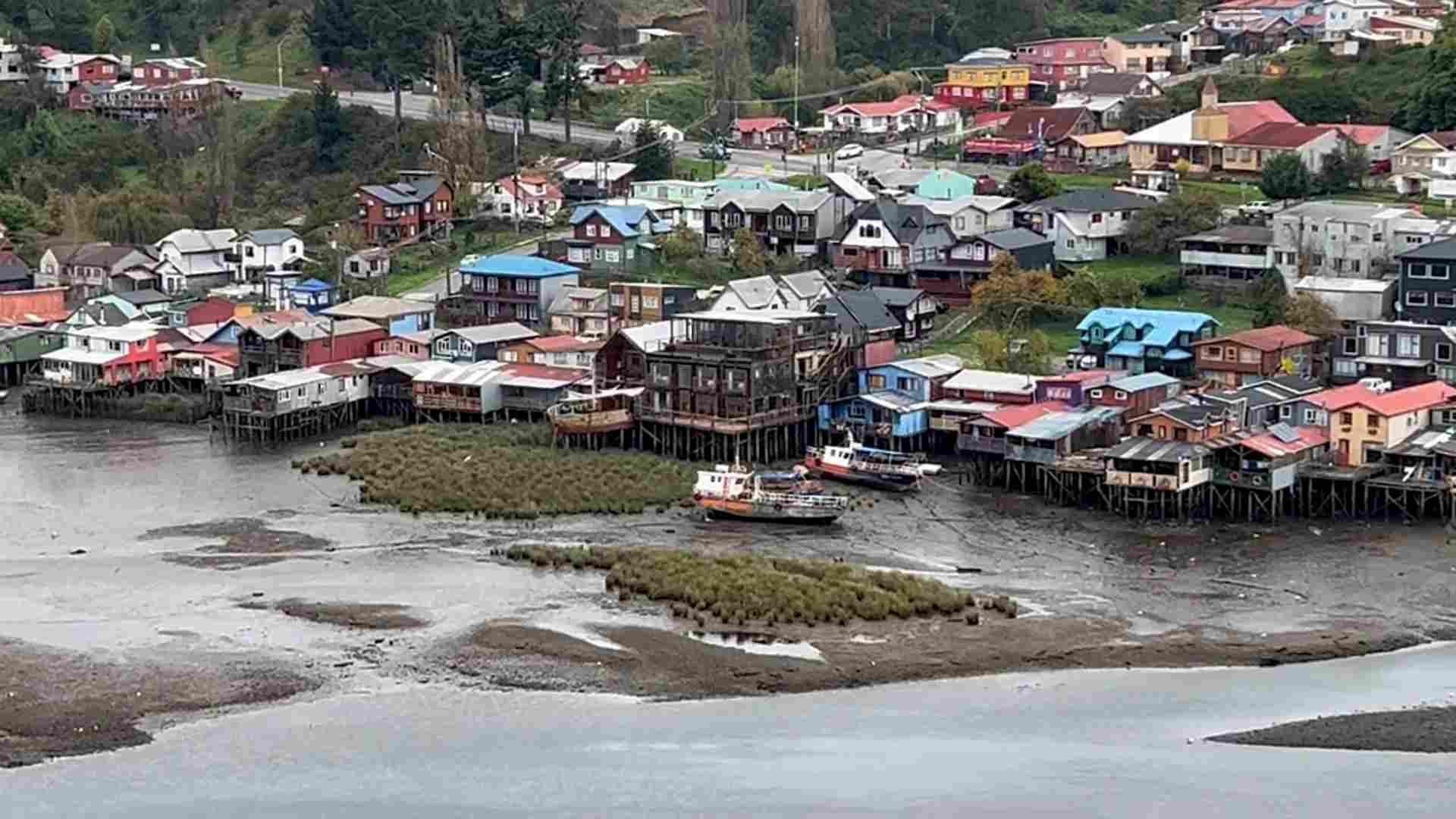 Lee más sobre el artículo Delegado Presidencial de Chiloé descarta categóricamente desalojo de residentes de palafitos «aquí hay aprovechamiento político con fines electorales»