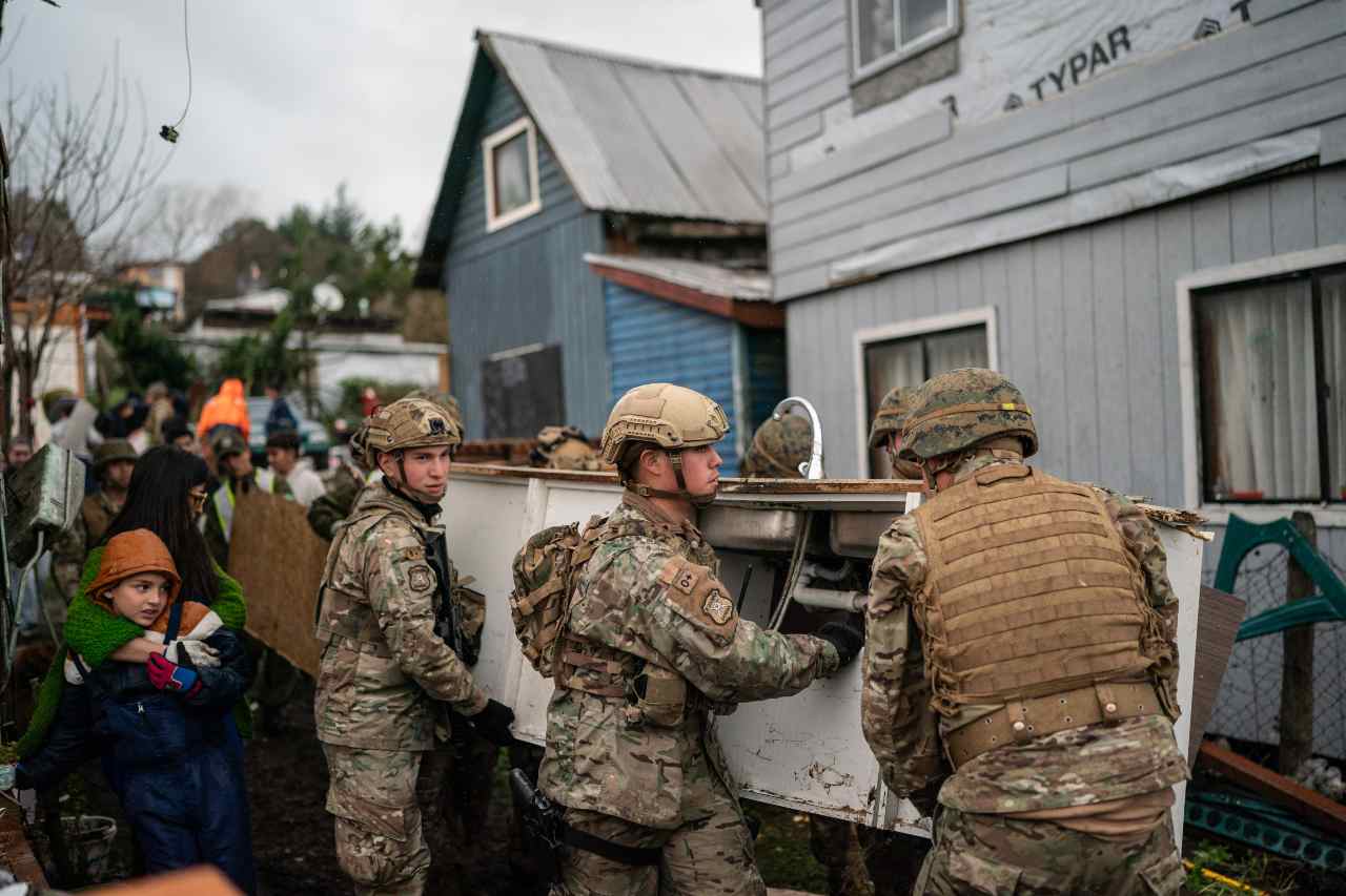 Lee más sobre el artículo Puerto Varas se levanta tras inédito tornado: Autoridades anuncian rápida entrega de ayudas