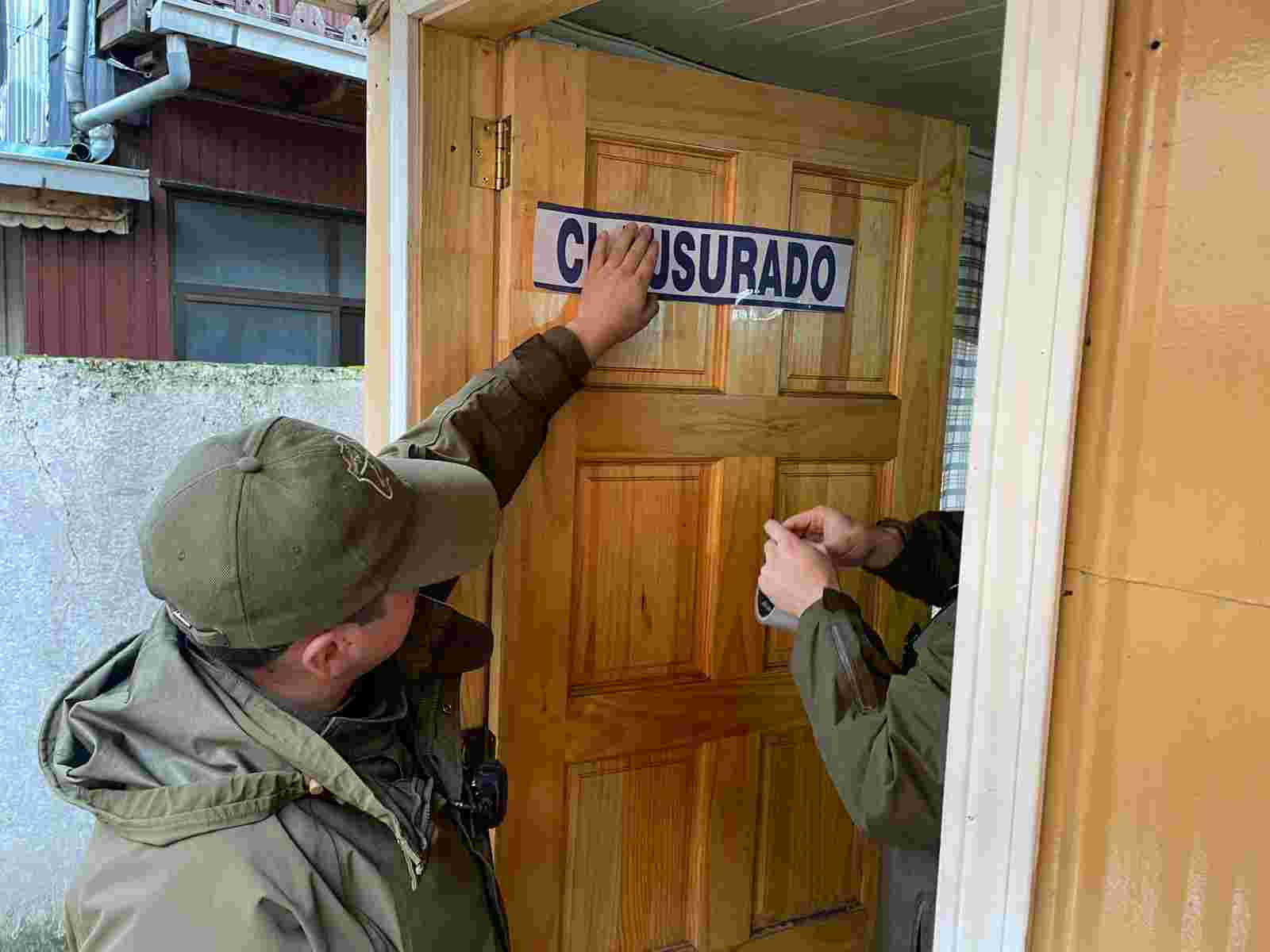 Lee más sobre el artículo Clausuran prostíbulo clandestino en céntrica calle de Castro