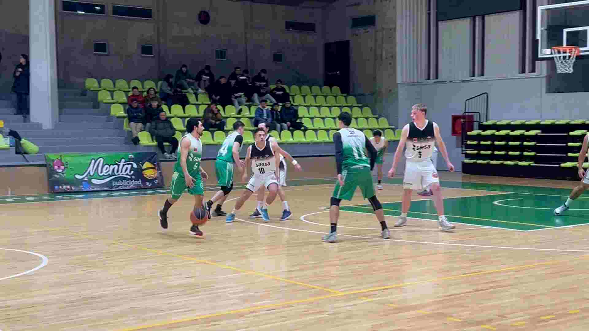 Lee más sobre el artículo Deportes Castro se impone ante Escolar Alemán de Puerto Varas y mantiene su invicto de local