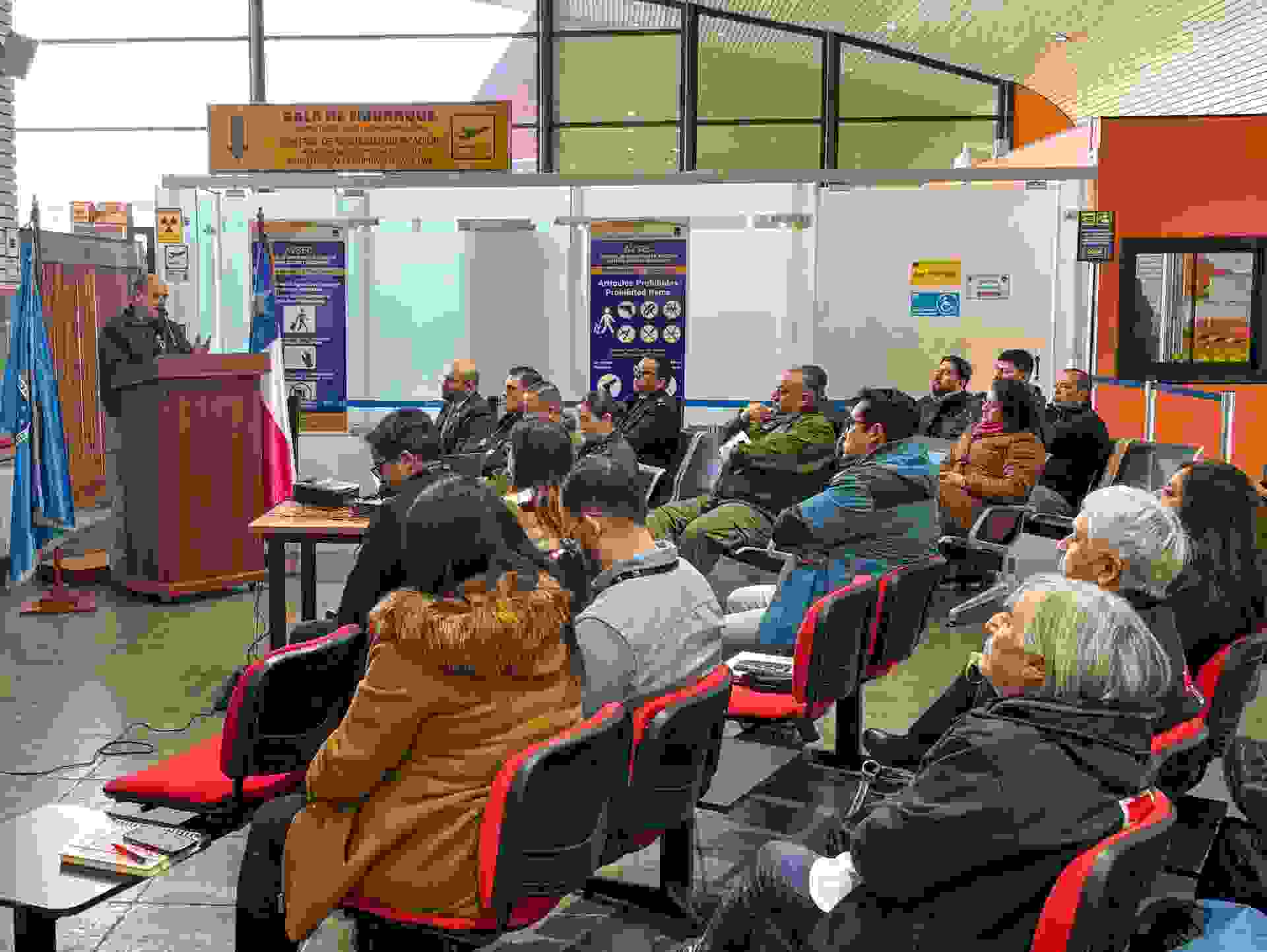 Lee más sobre el artículo Convocan a revisión del Plan de Emergencia Aeronáutico en Aeropuerto Mocopulli y anuncian simulacro para septiembre